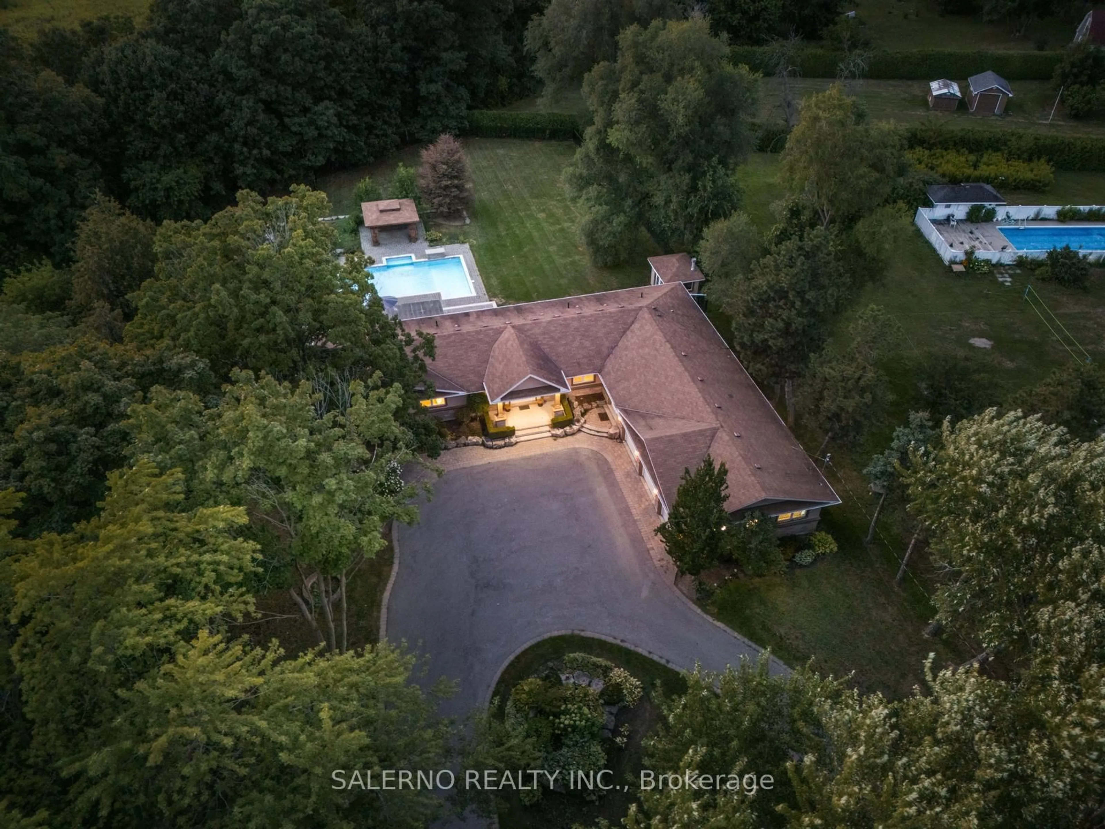 A pic from outside/outdoor area/front of a property/back of a property/a pic from drone, unknown for 6 Ridgevale Dr, Markham Ontario L6B 1A8