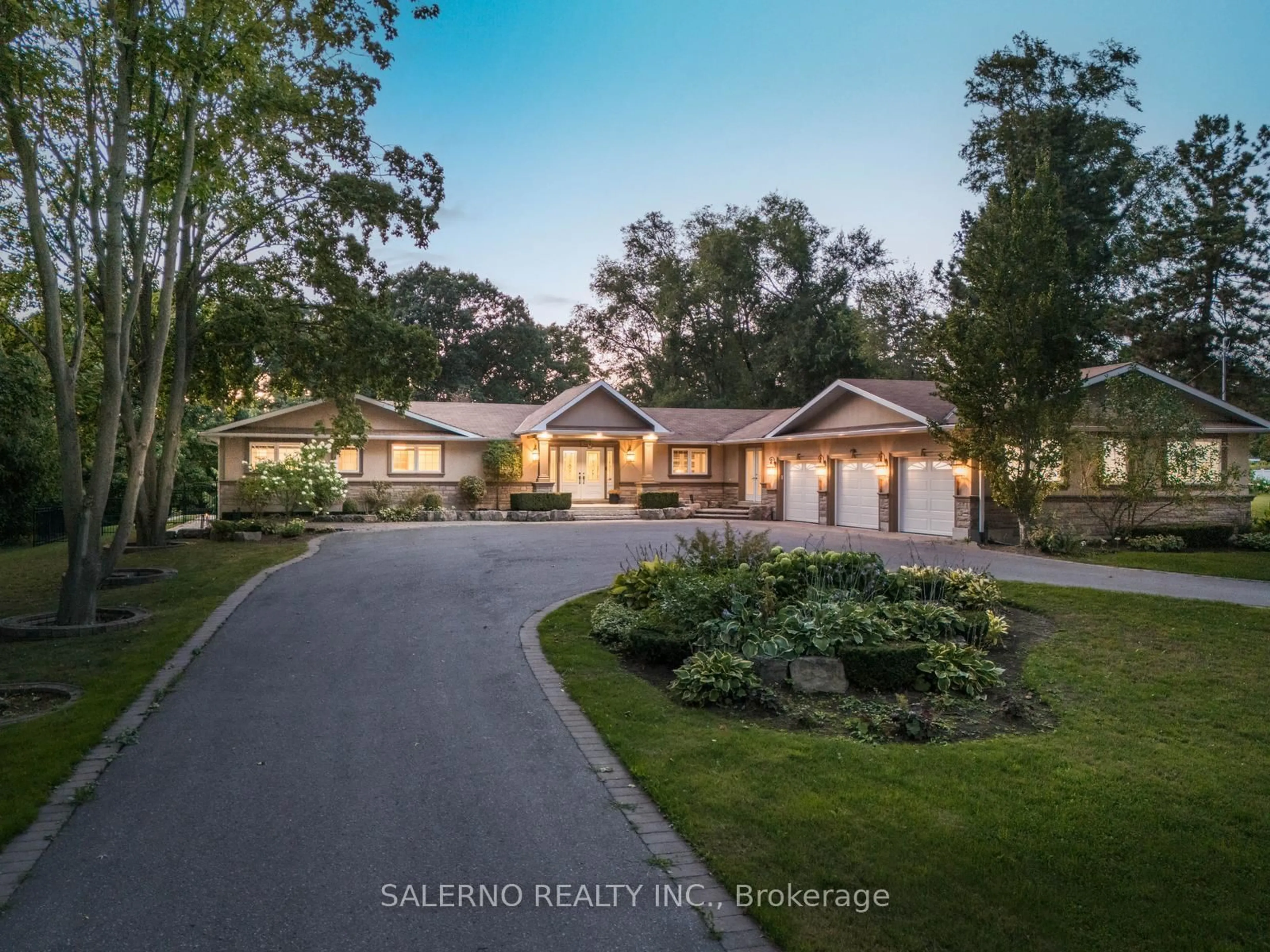 A pic from outside/outdoor area/front of a property/back of a property/a pic from drone, unknown for 6 Ridgevale Dr, Markham Ontario L6B 1A8