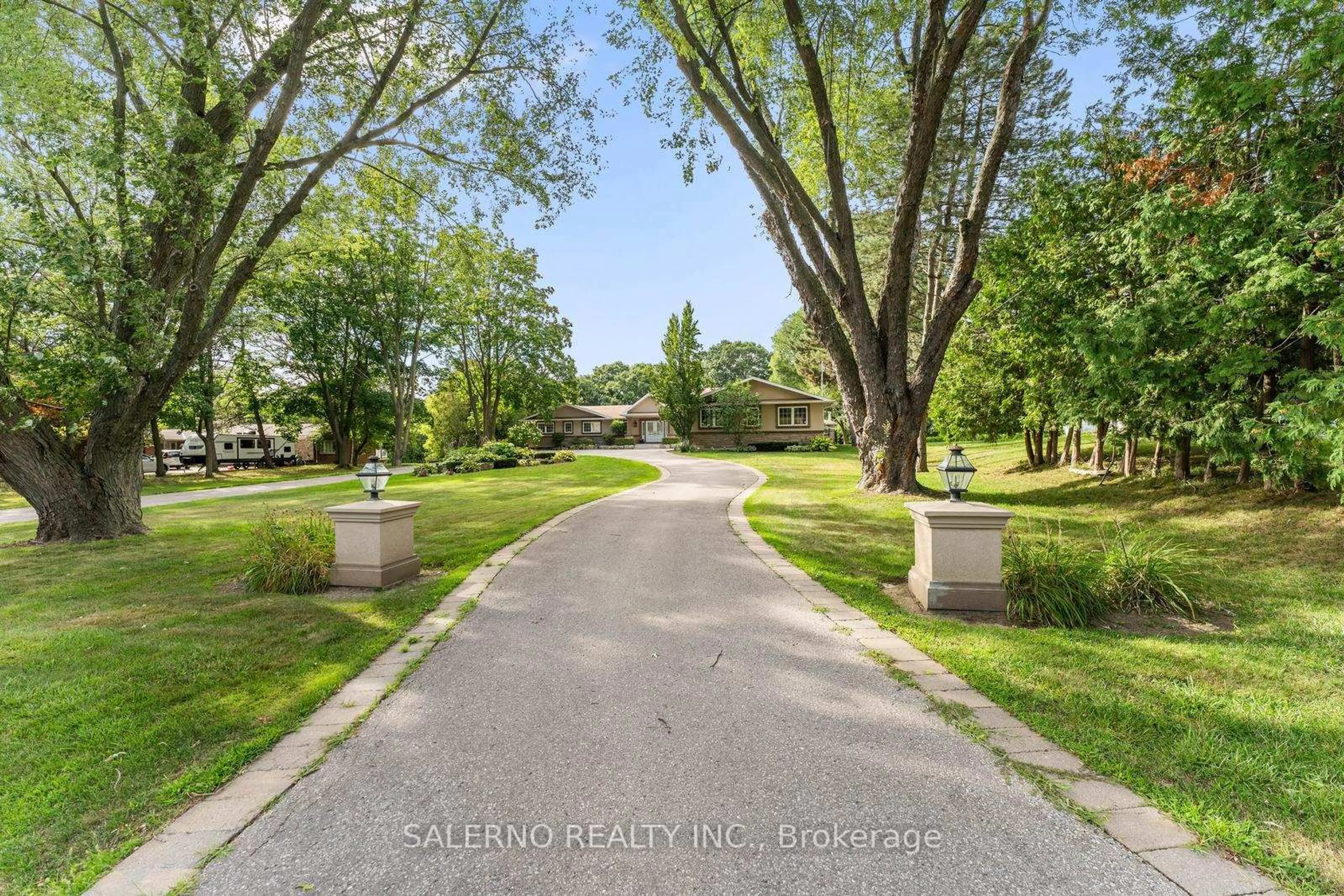 A pic from outside/outdoor area/front of a property/back of a property/a pic from drone, street for 6 Ridgevale Dr, Markham Ontario L6B 1A8