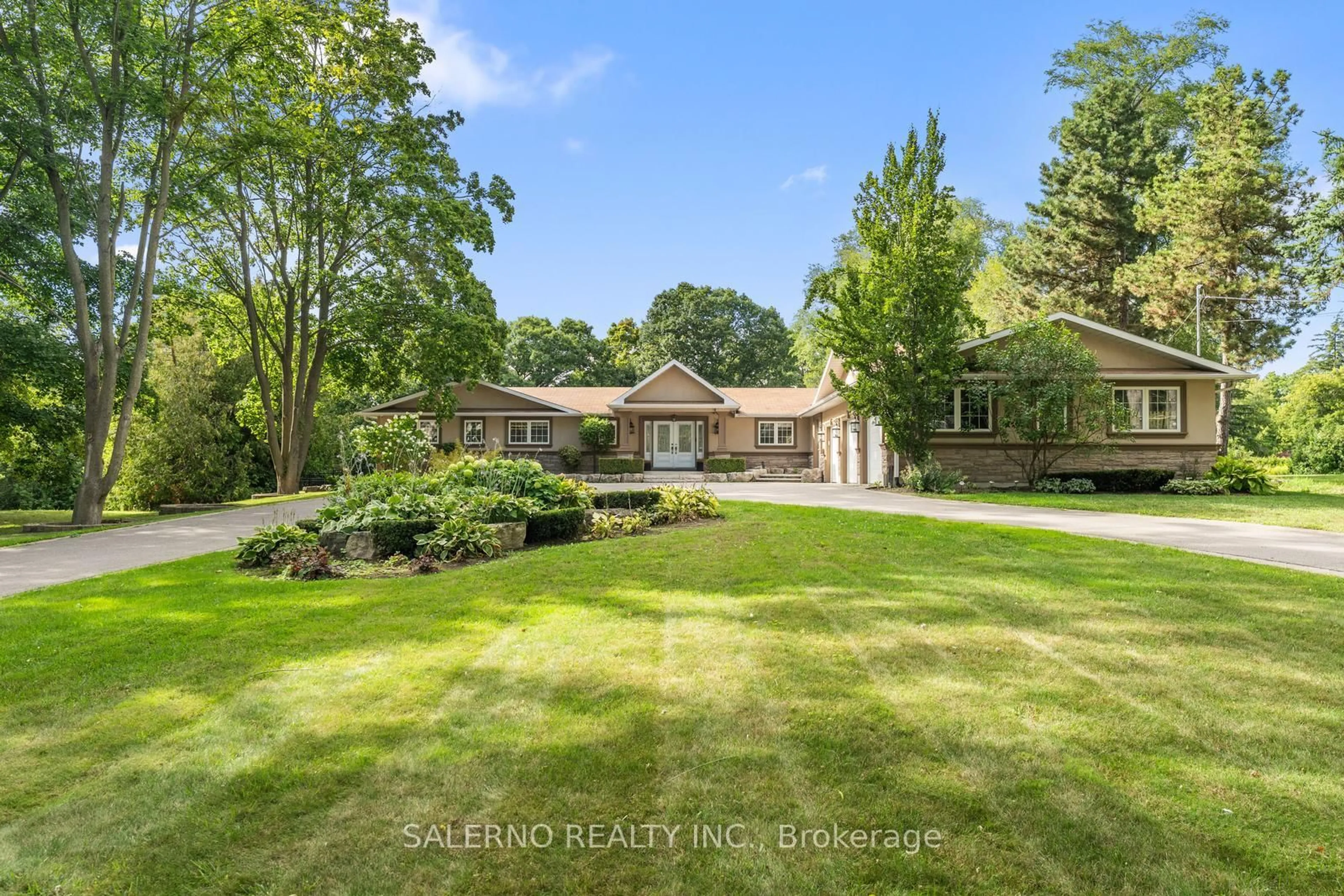 A pic from outside/outdoor area/front of a property/back of a property/a pic from drone, water/lake/river/ocean view for 6 Ridgevale Dr, Markham Ontario L6B 1A8