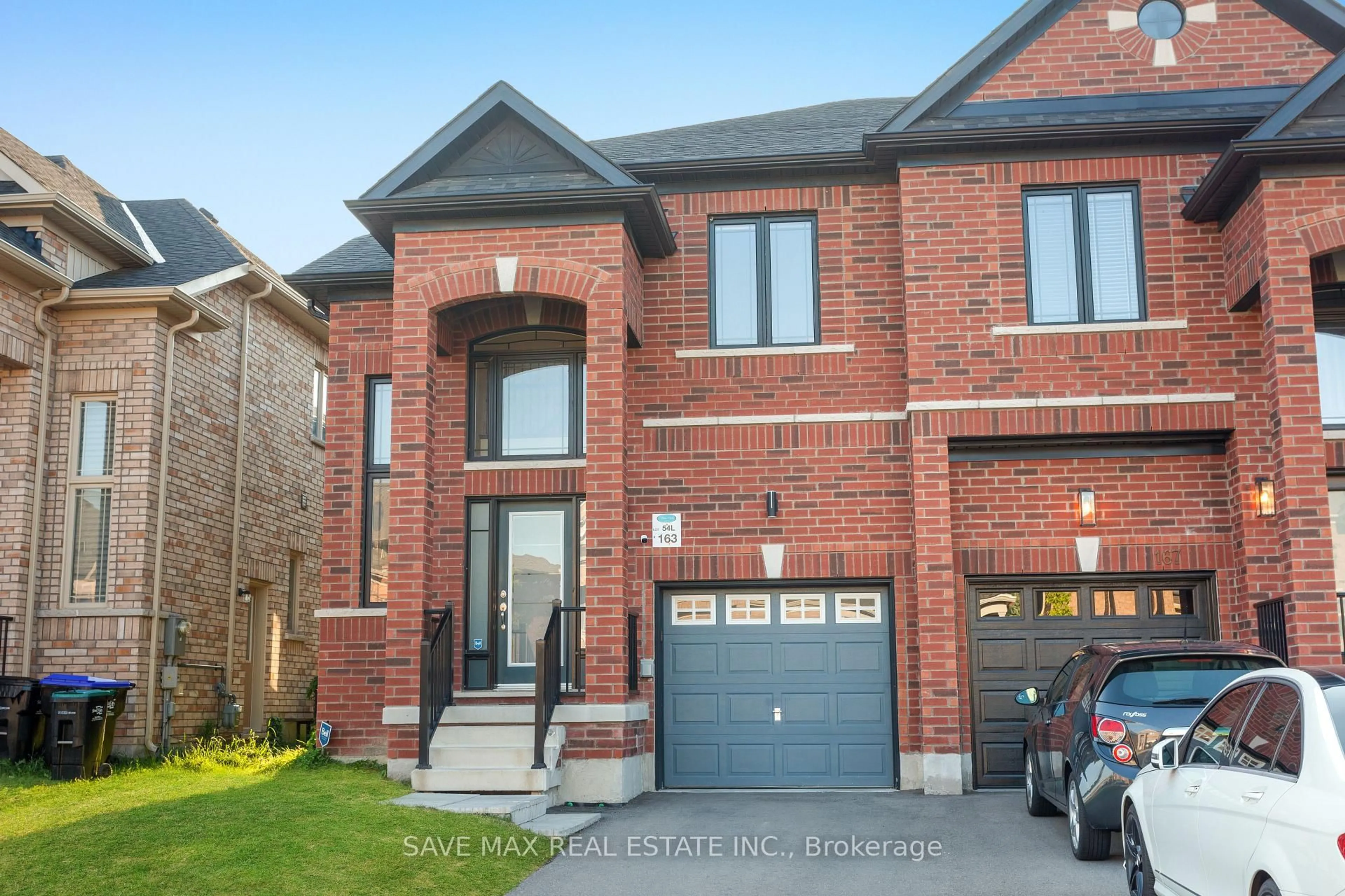 Home with brick exterior material, street for 163 Sutherland Ave, Bradford West Gwillimbury Ontario L3Z 4H6