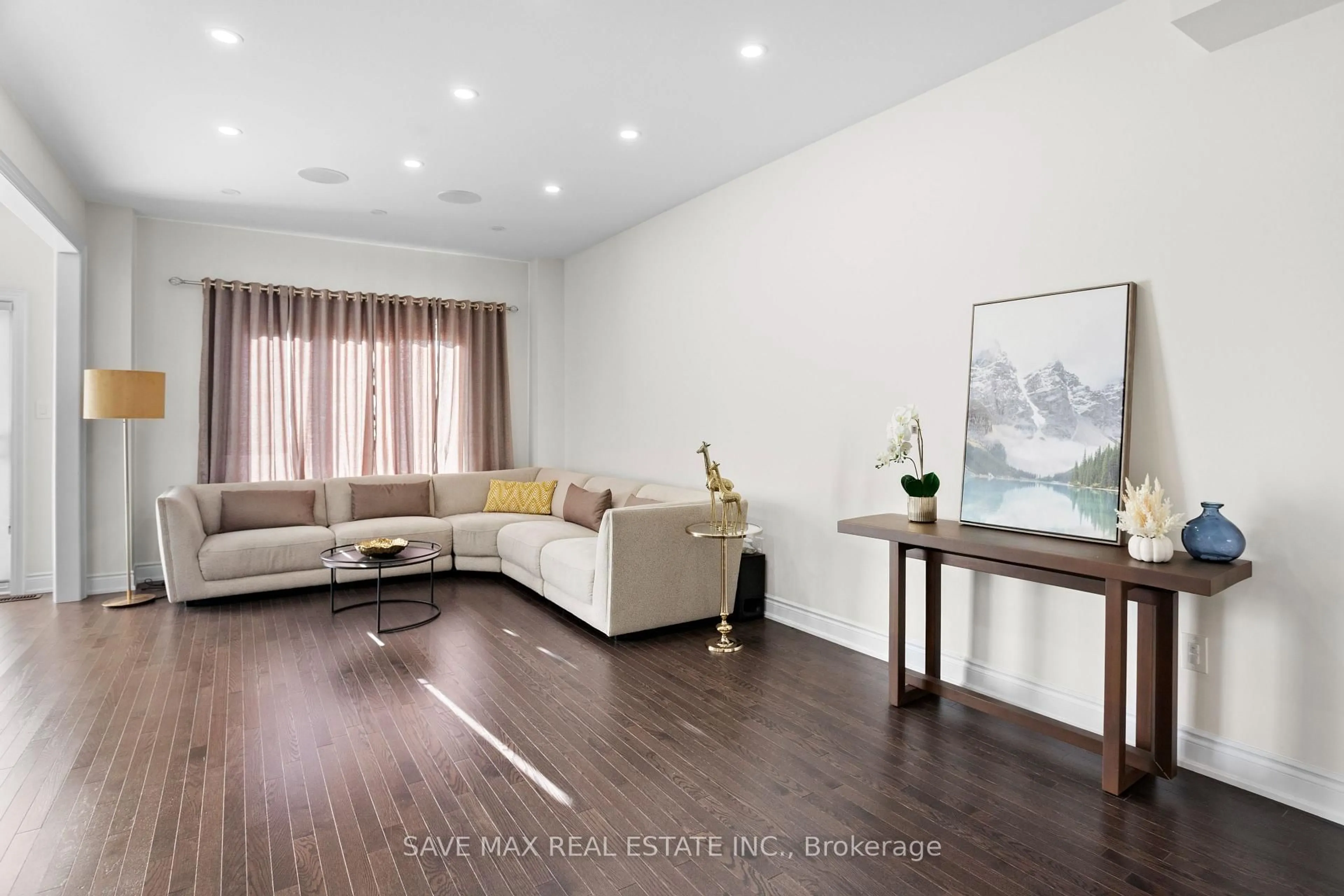 Living room with furniture, wood/laminate floor for 163 Sutherland Ave, Bradford West Gwillimbury Ontario L3Z 4H6