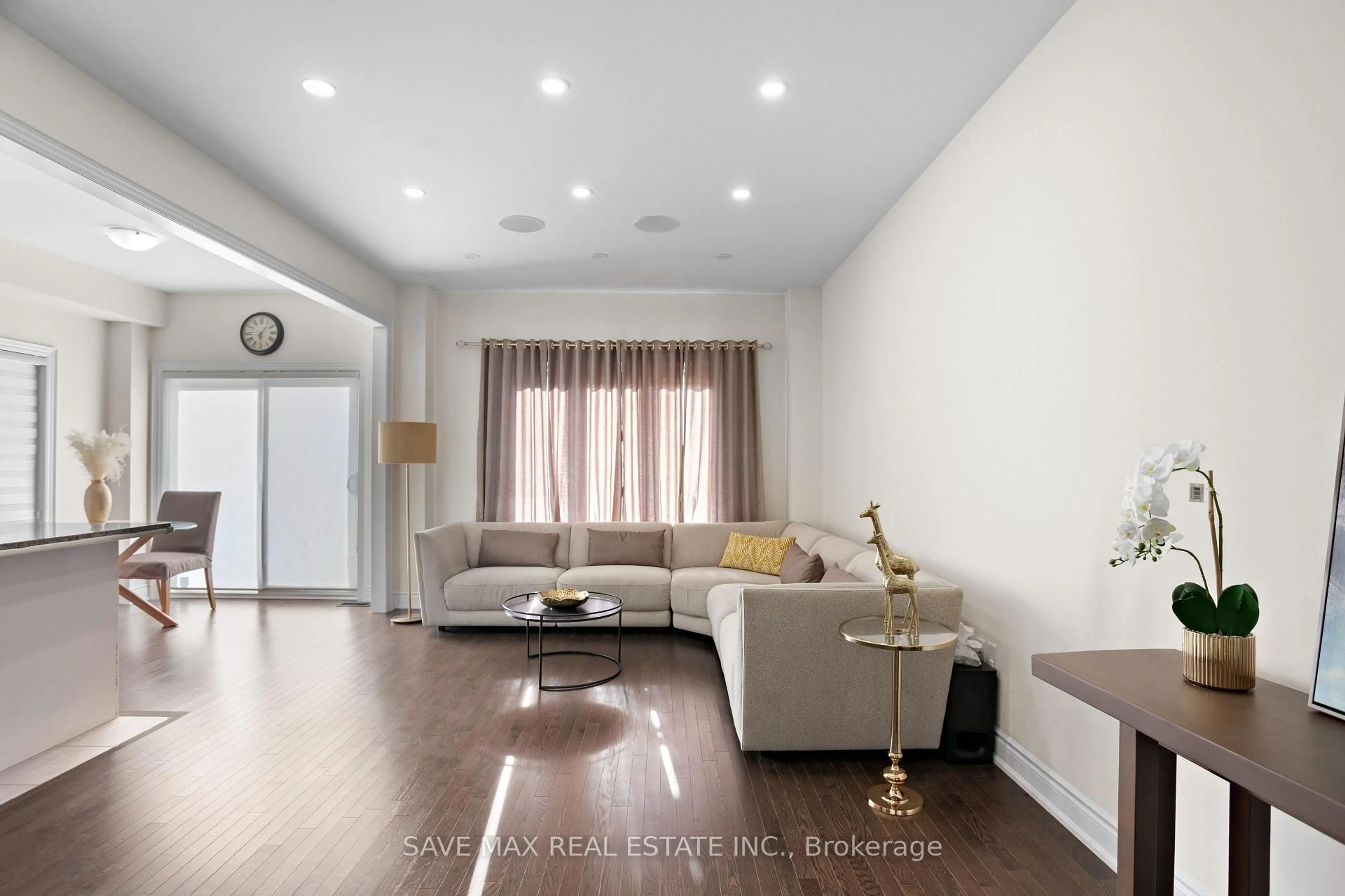 Living room with furniture, unknown for 163 Sutherland Ave, Bradford West Gwillimbury Ontario L3Z 4H6