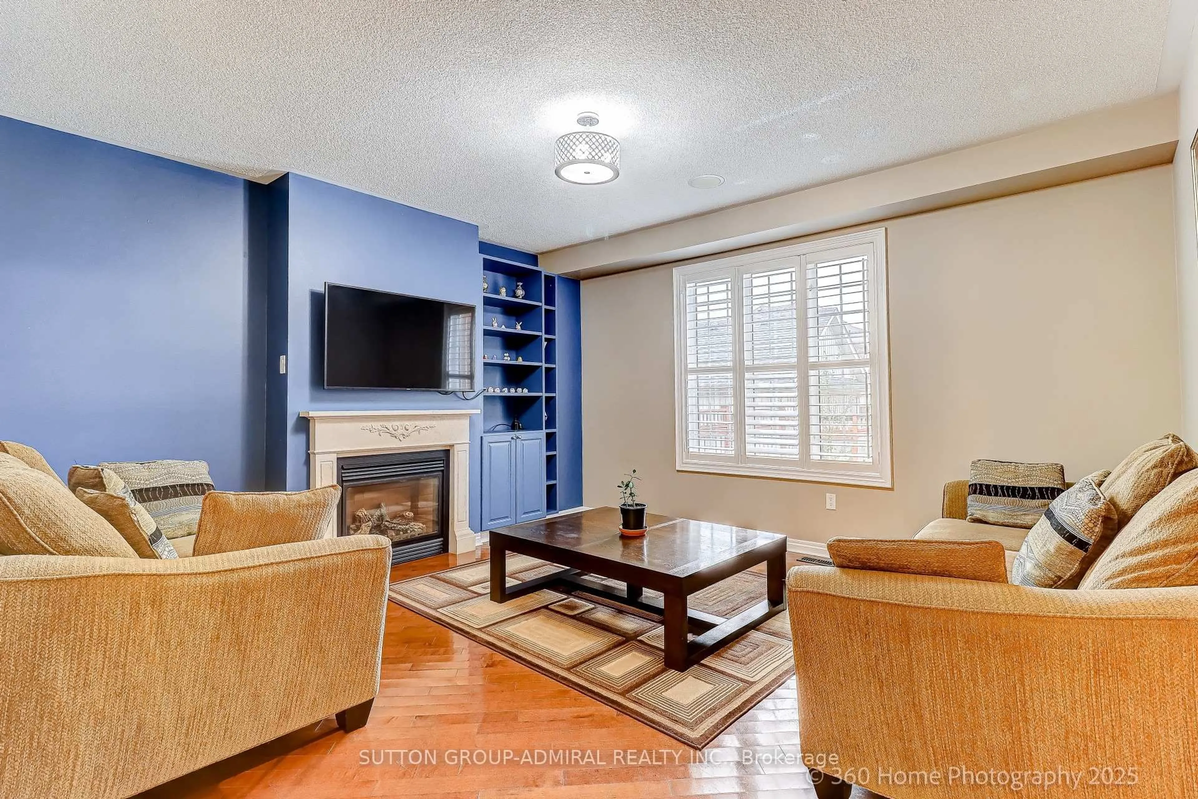 Living room with furniture, unknown for 73 Kenilworth Gate, Markham Ontario L6B 0A5