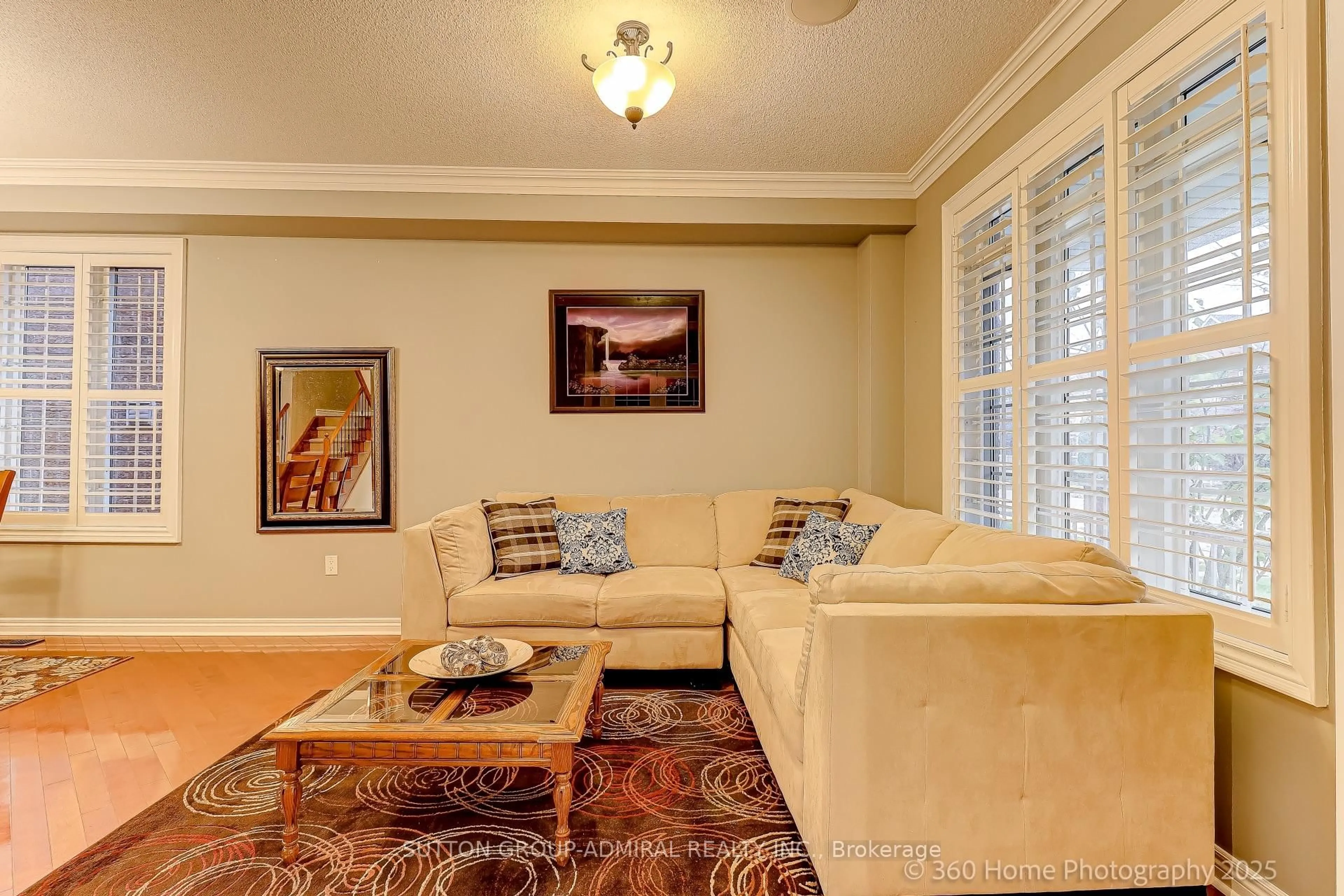 Living room with furniture, unknown for 73 Kenilworth Gate, Markham Ontario L6B 0A5