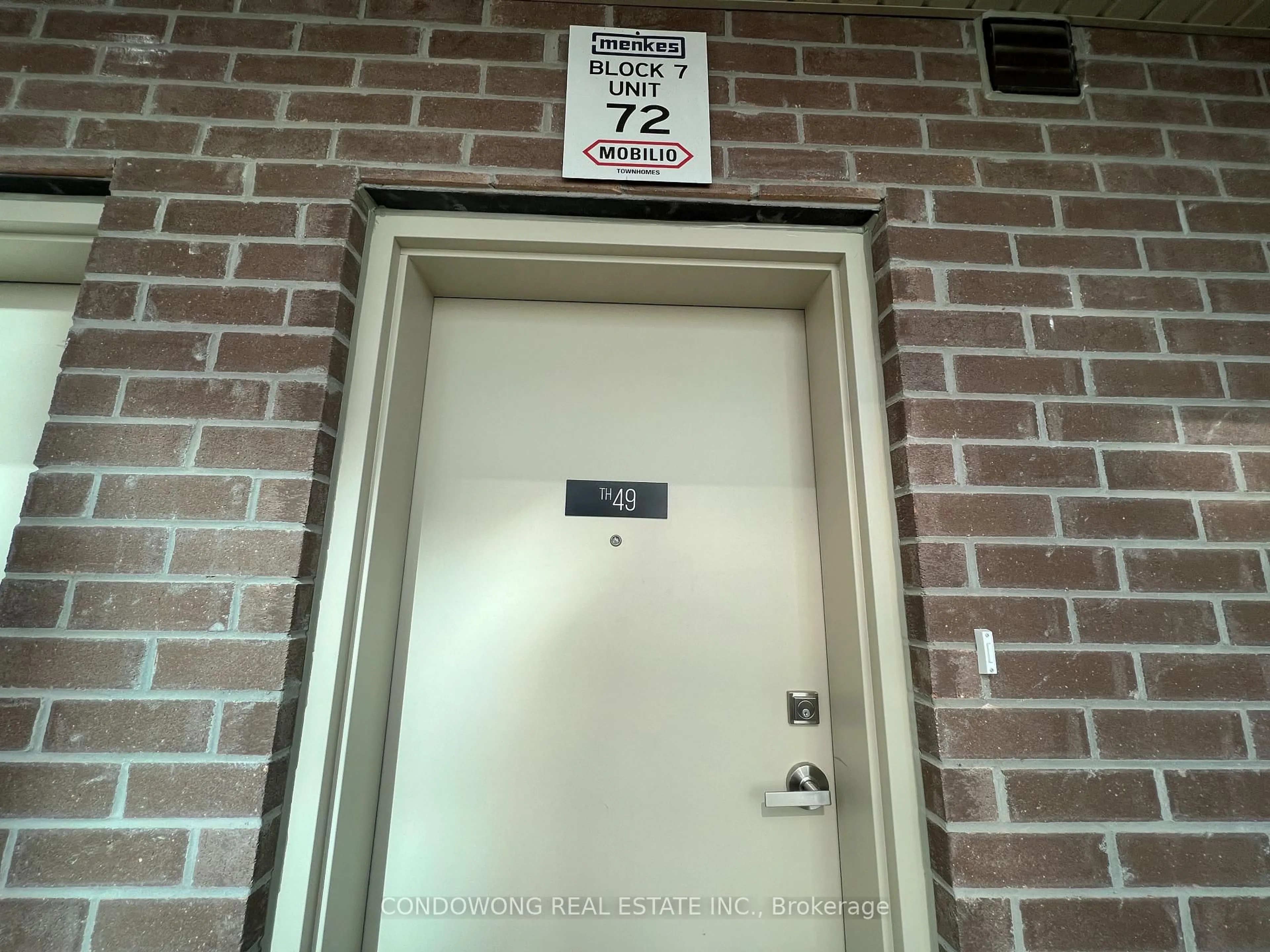 Indoor entryway for 31 Honeycrisp Cres #49, Vaughan Ontario L4K 0N6