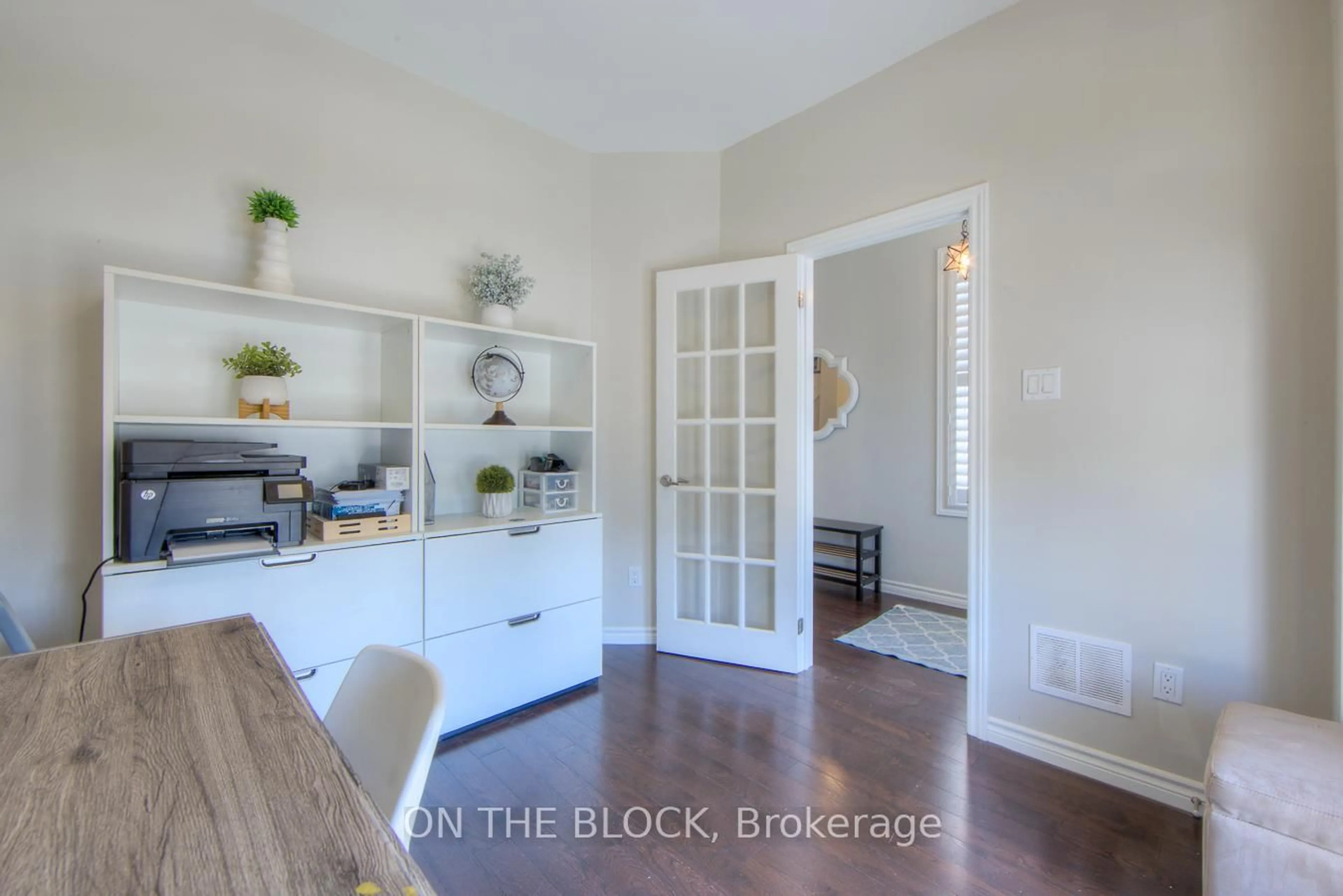 Open concept kitchen, unknown for 59 Hawke Cres, New Tecumseth Ontario L0G 1W0