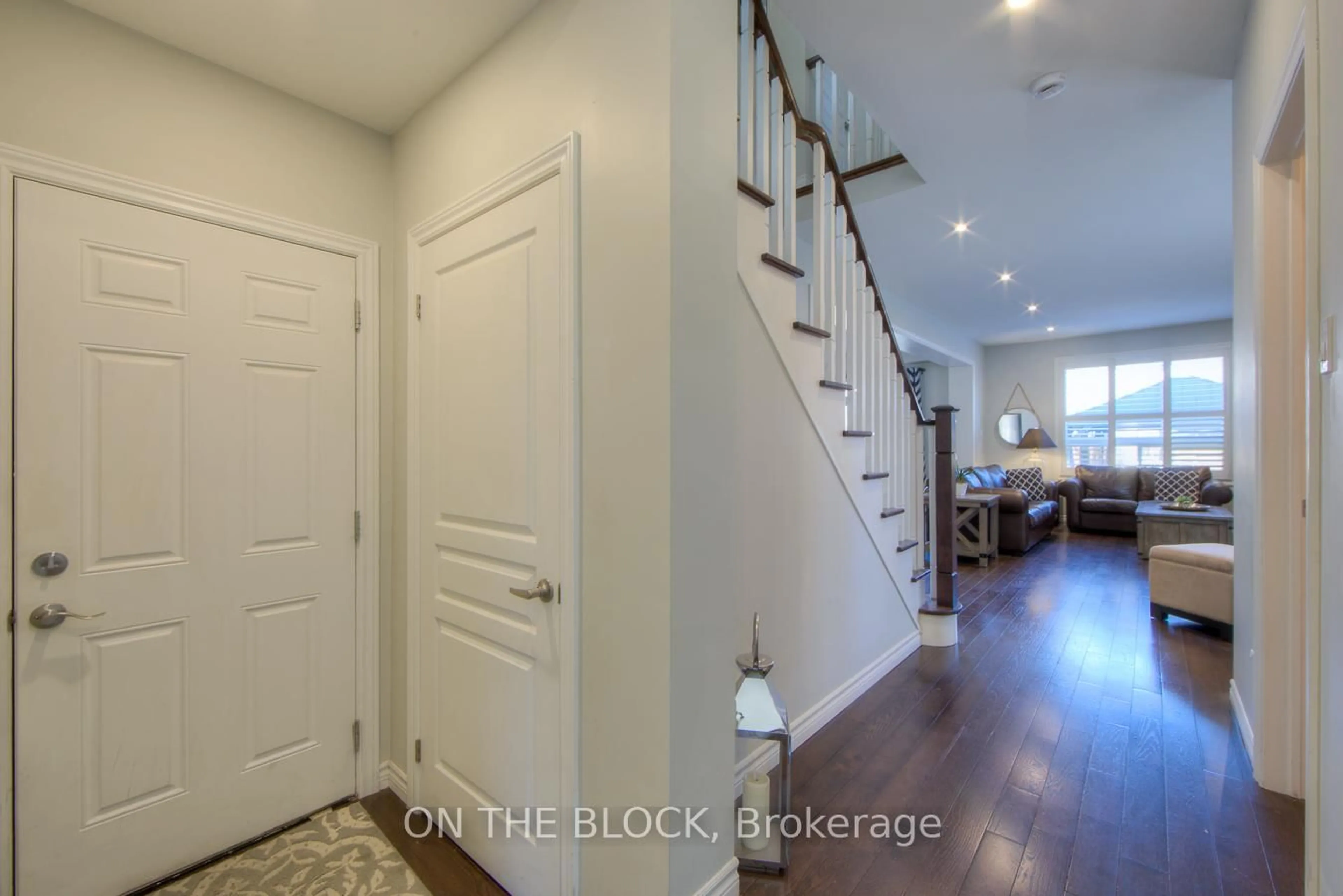 Indoor entryway for 59 Hawke Cres, New Tecumseth Ontario L0G 1W0