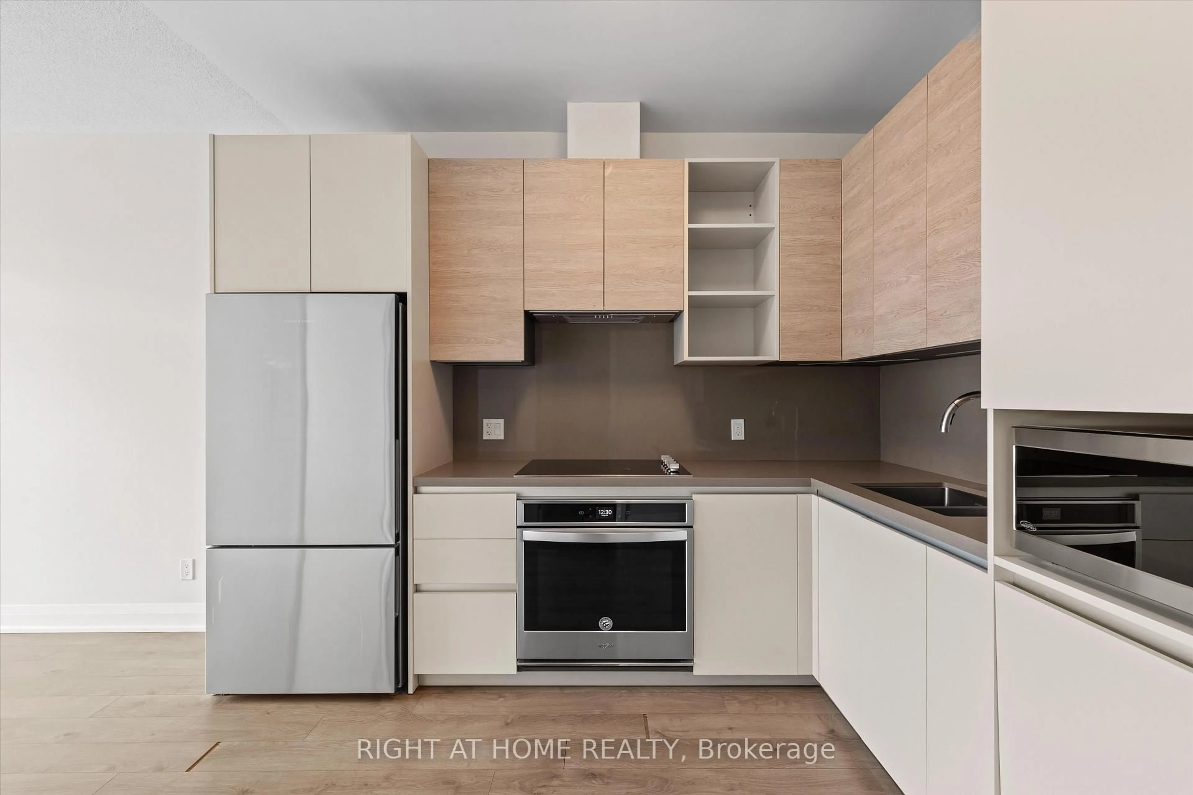 Standard kitchen, unknown for 396 Highway 7 #809, Richmond Hill Ontario L4B 0G7