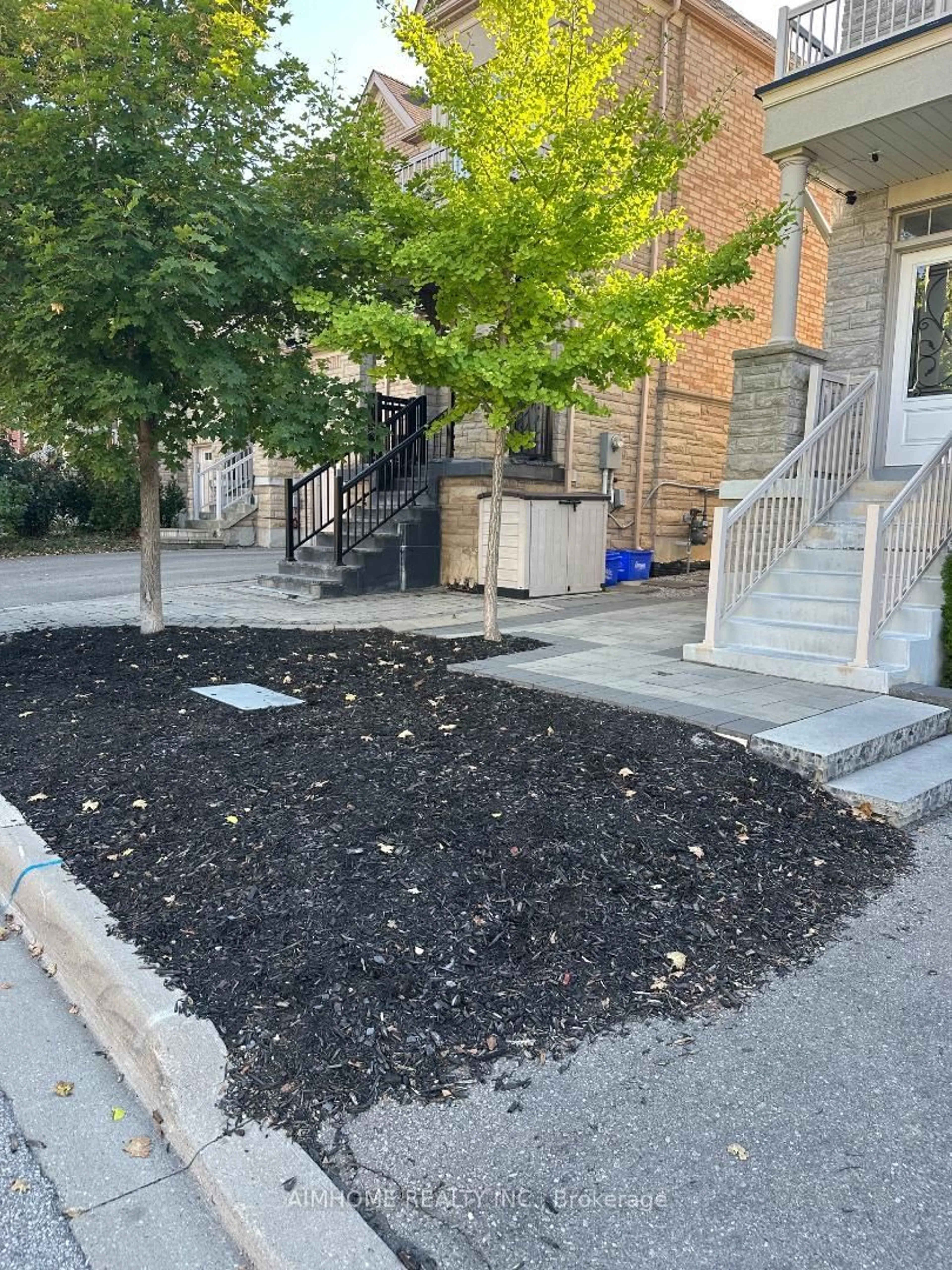 Patio, street for 18 Bristlewood Cres, Vaughan Ontario L4J 0H4