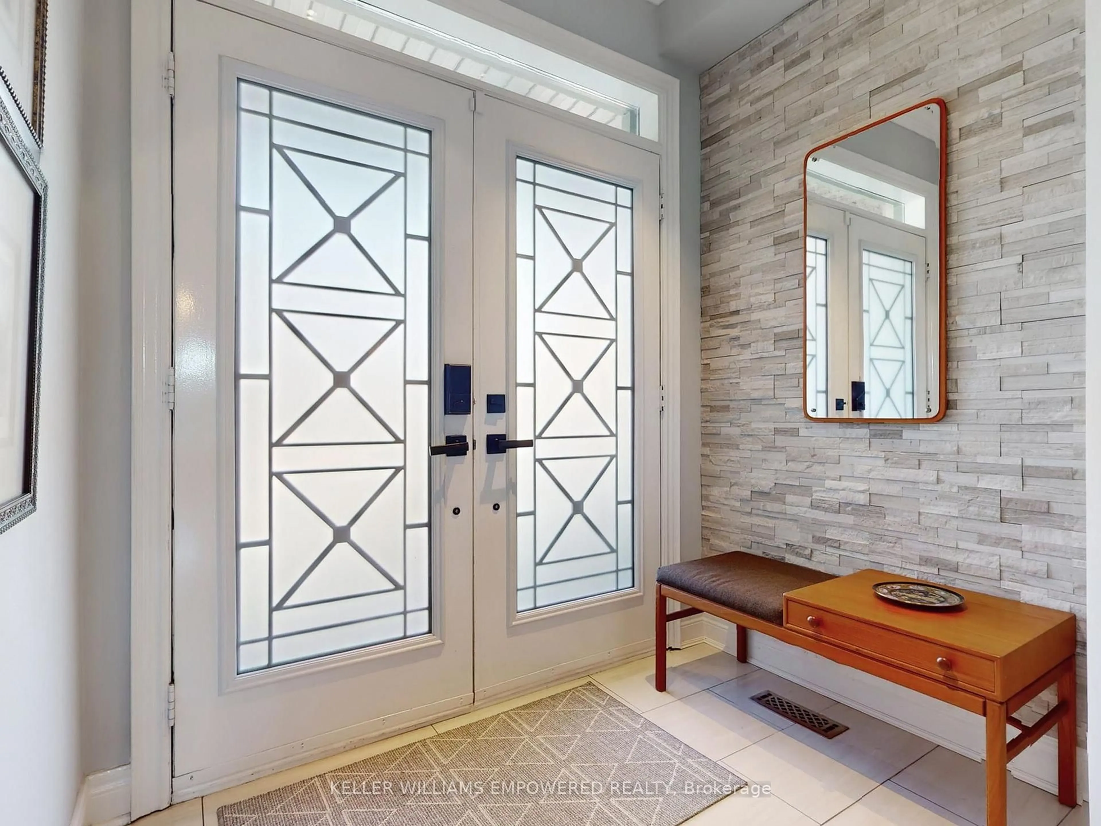 Indoor entryway for 37 Tucker Crt, Aurora Ontario L4G 7T2