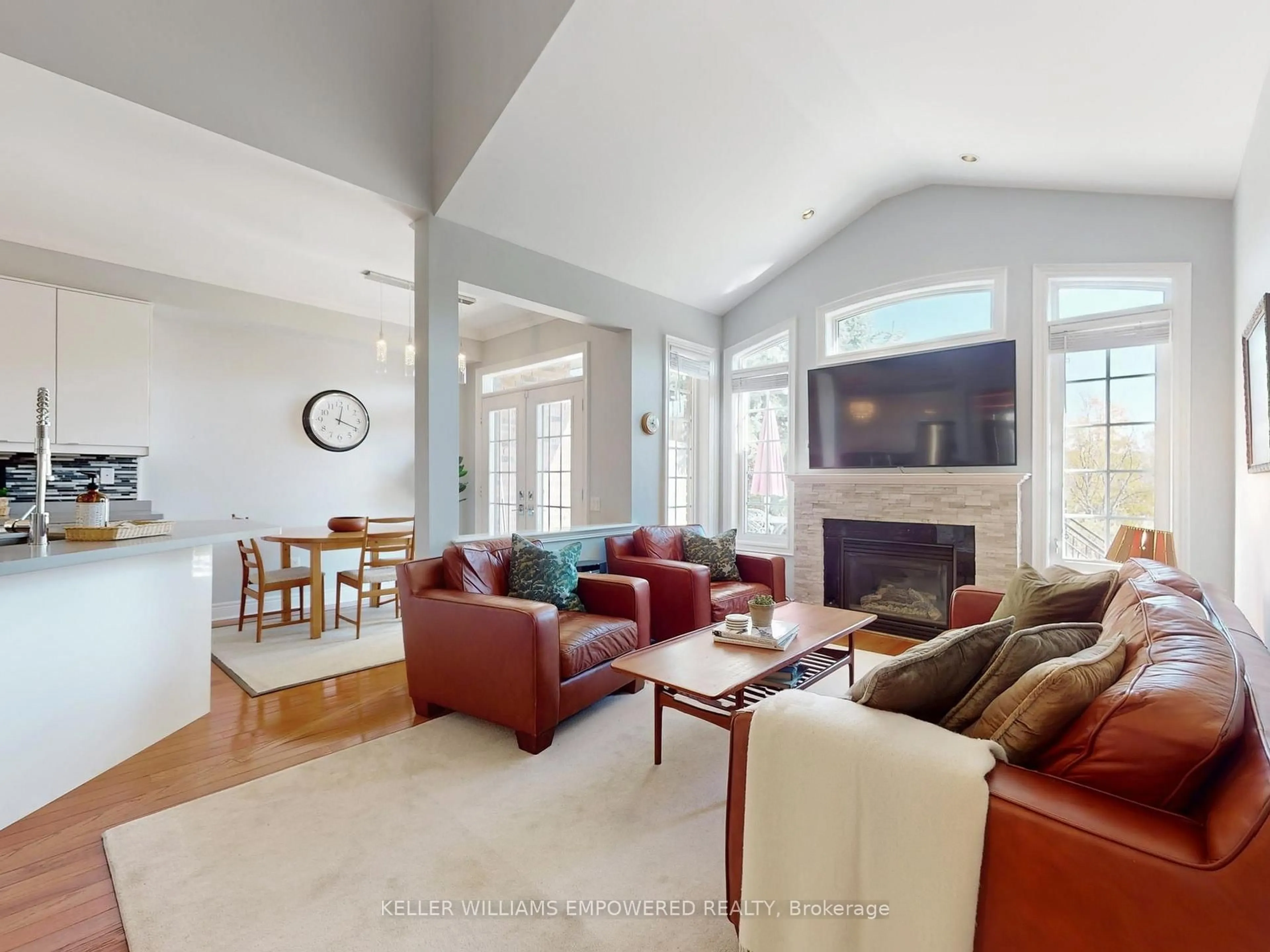 Living room with furniture, unknown for 37 Tucker Crt, Aurora Ontario L4G 7T2