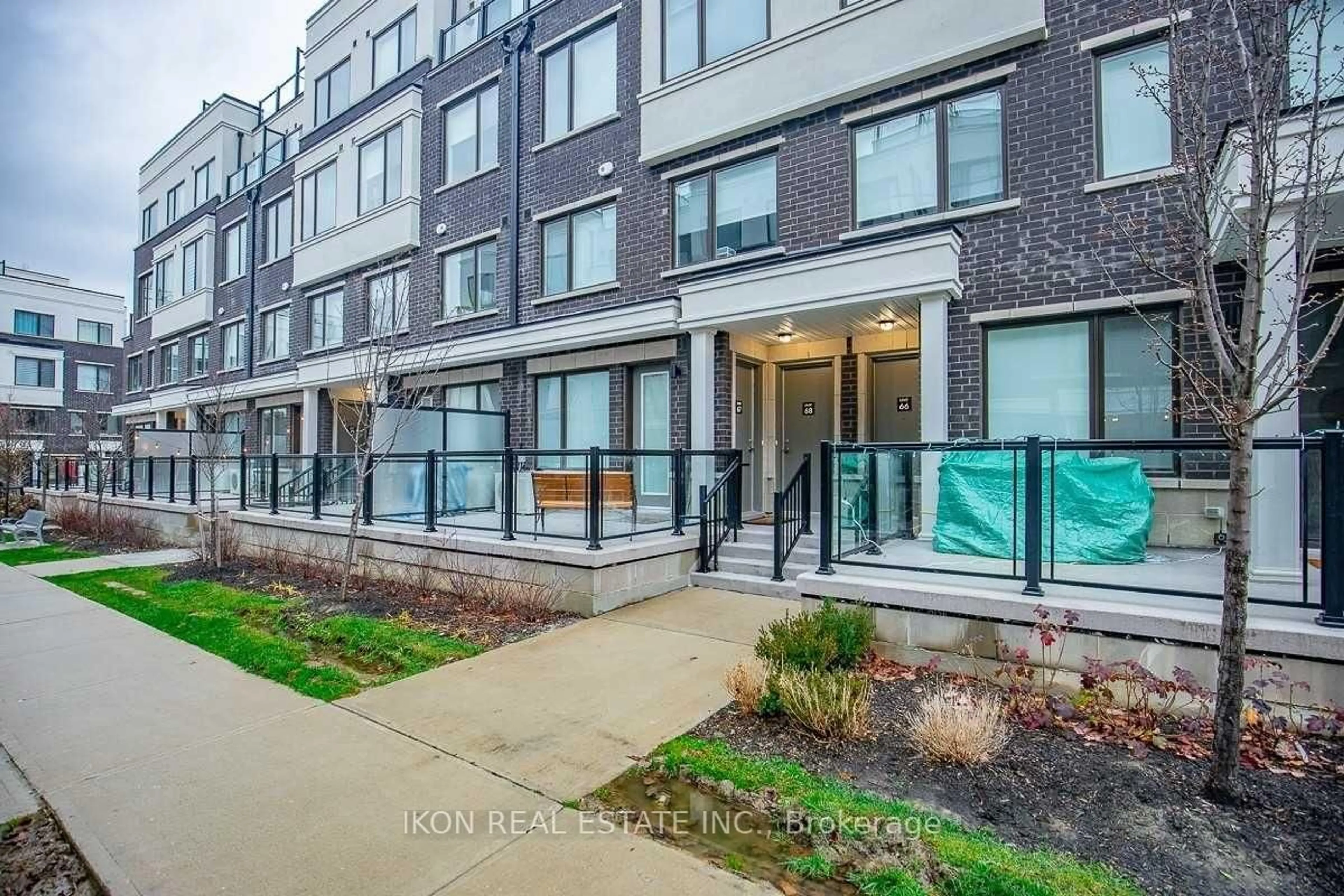 Unknown for 400 Alex Gardner Circ #68, Aurora Ontario L4G 3G5