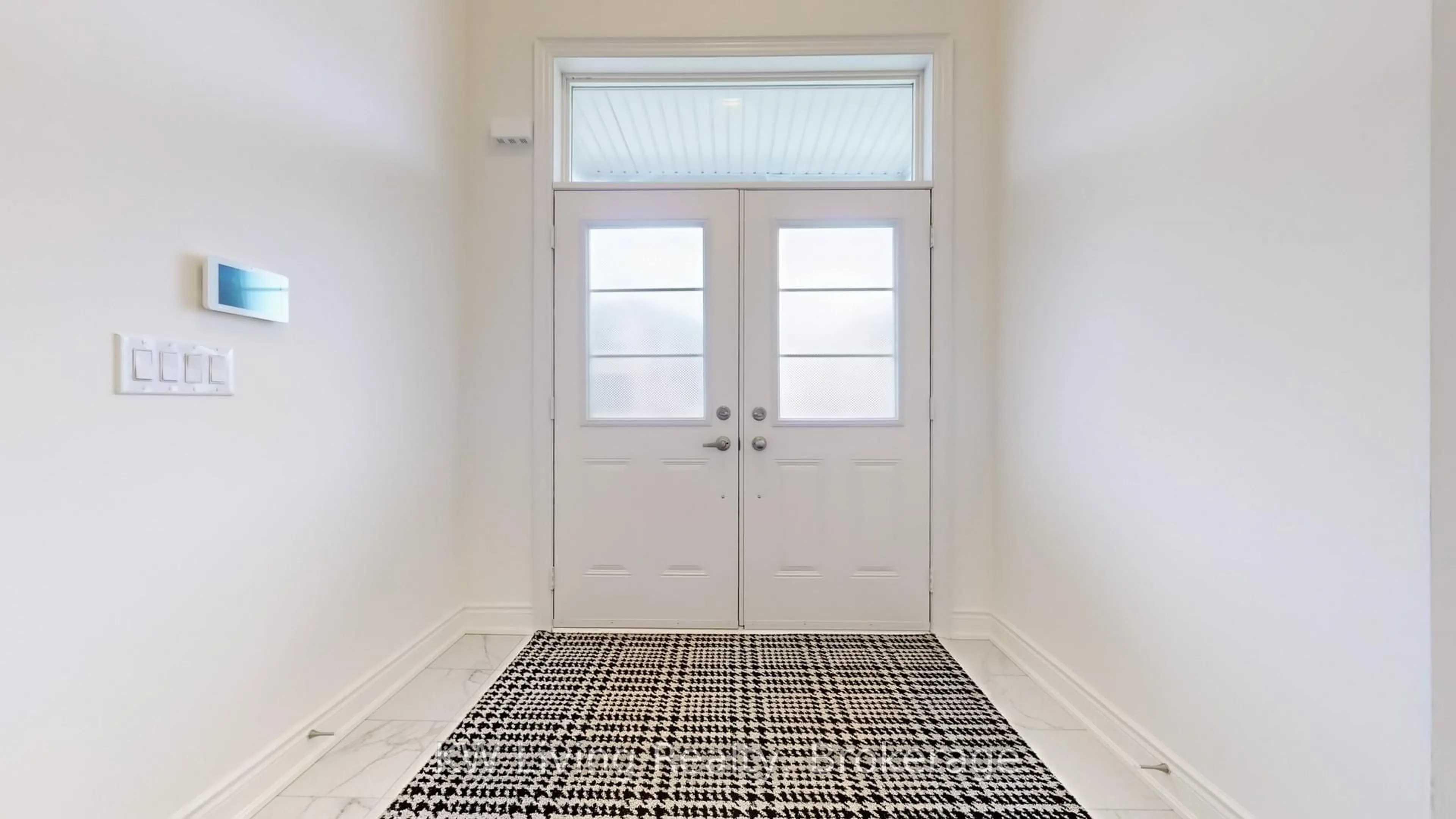 Indoor entryway for 70 Current Dr, Richmond Hill Ontario L4S 0M9