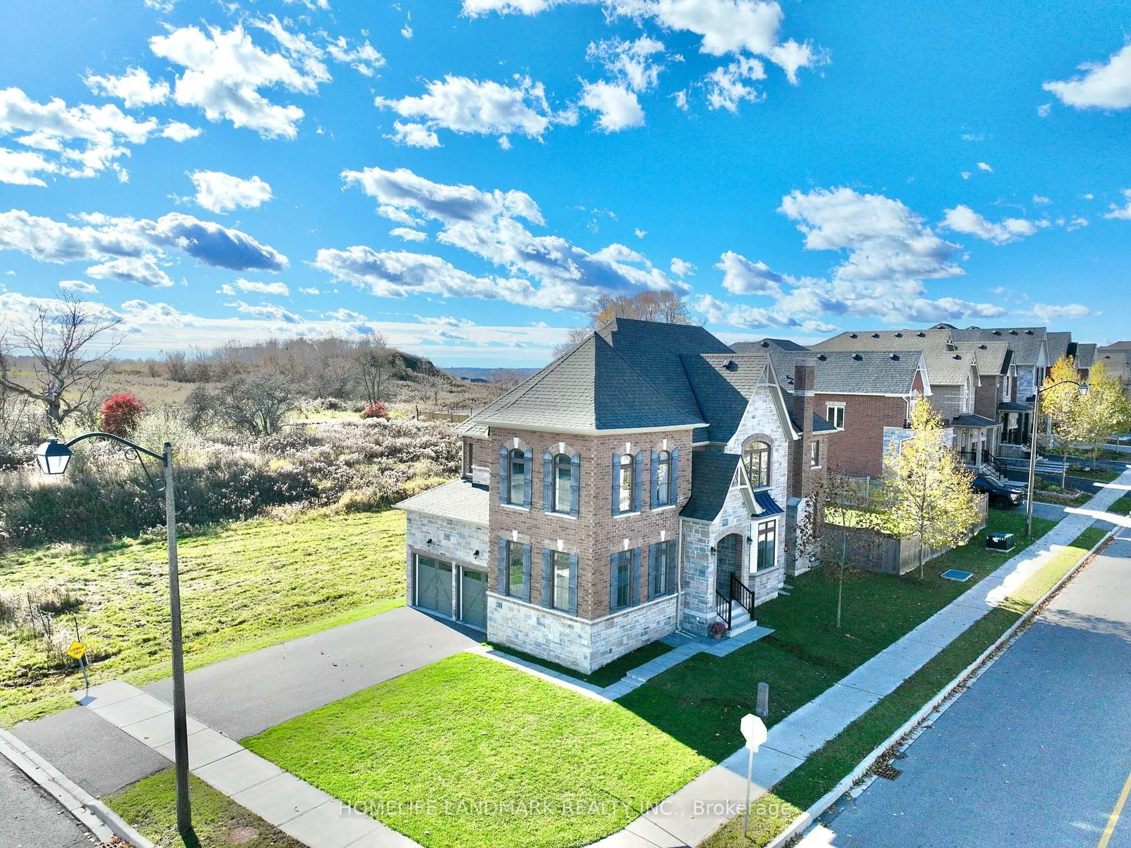A pic from outside/outdoor area/front of a property/back of a property/a pic from drone, unknown for 174 Sharon Creek Dr, East Gwillimbury Ontario L9N 0P9