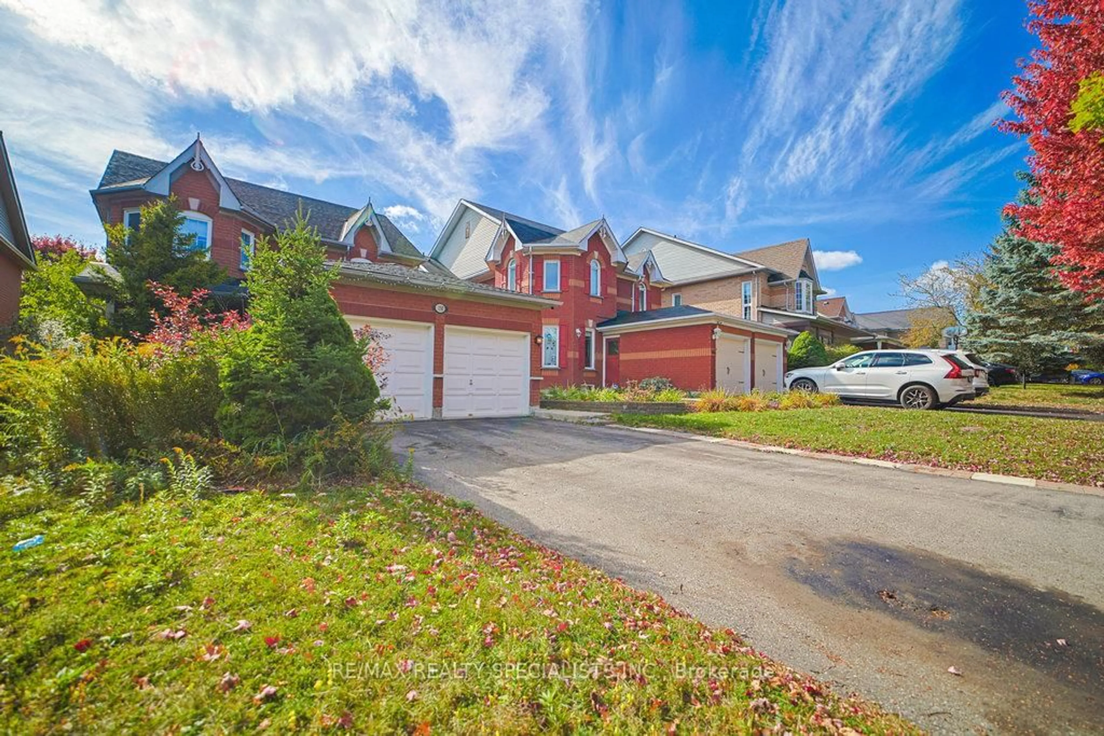 A pic from outside/outdoor area/front of a property/back of a property/a pic from drone, street for 150 Widdifield Ave, Newmarket Ontario L3X 1Z3