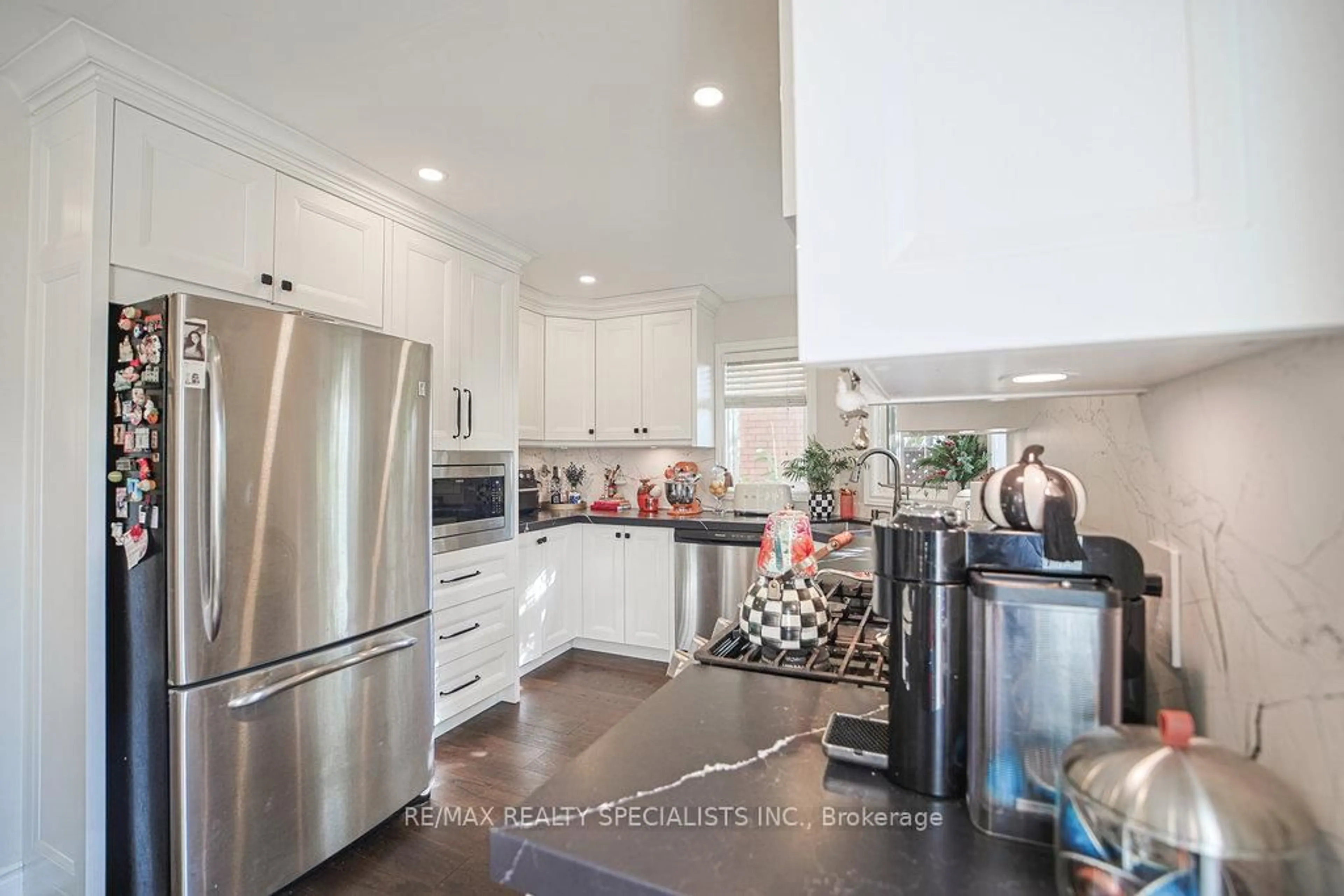 Contemporary kitchen, unknown for 150 Widdifield Ave, Newmarket Ontario L3X 1Z3