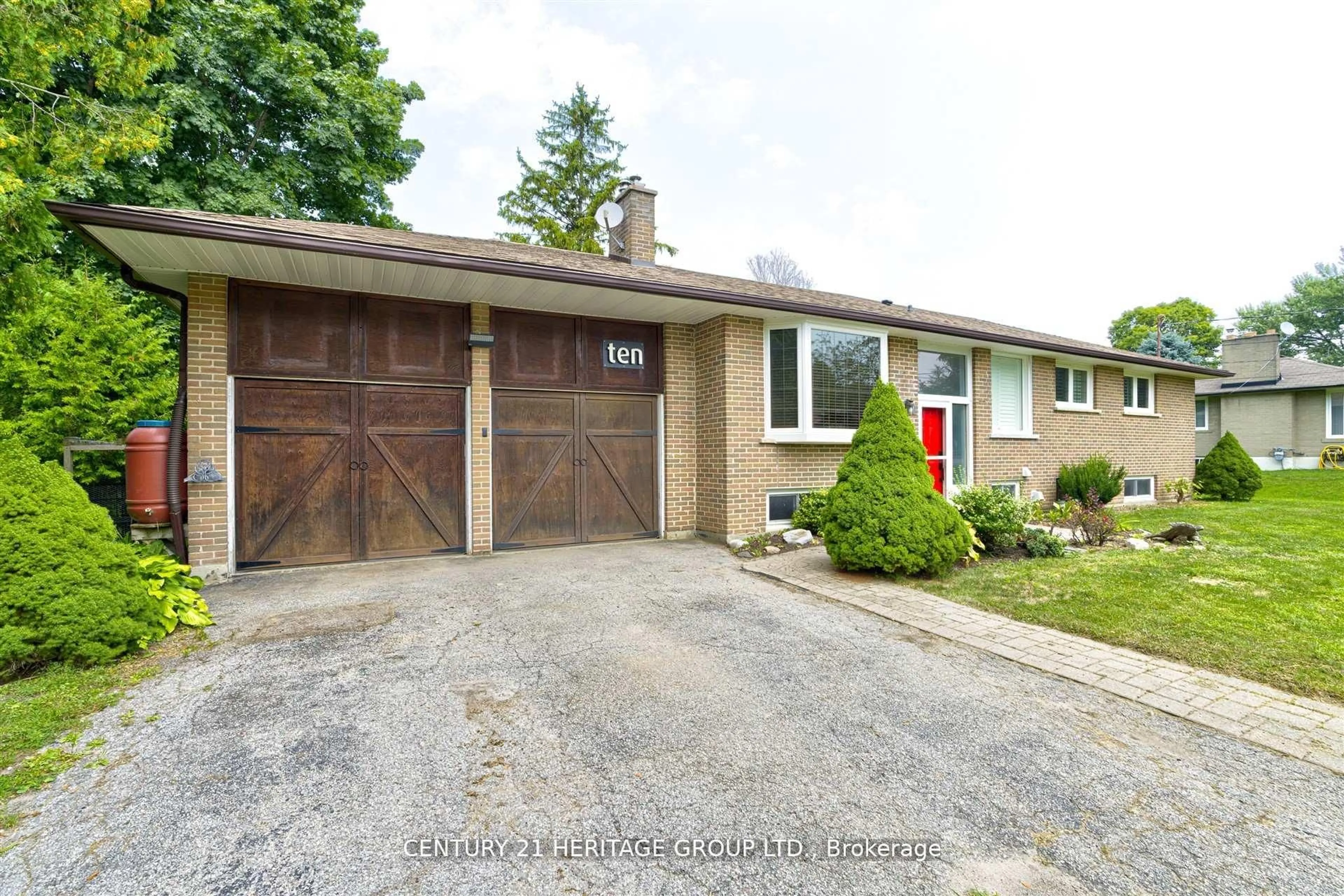 Home with brick exterior material, street for 10 Bachly Cres, King Ontario L7B 0E8