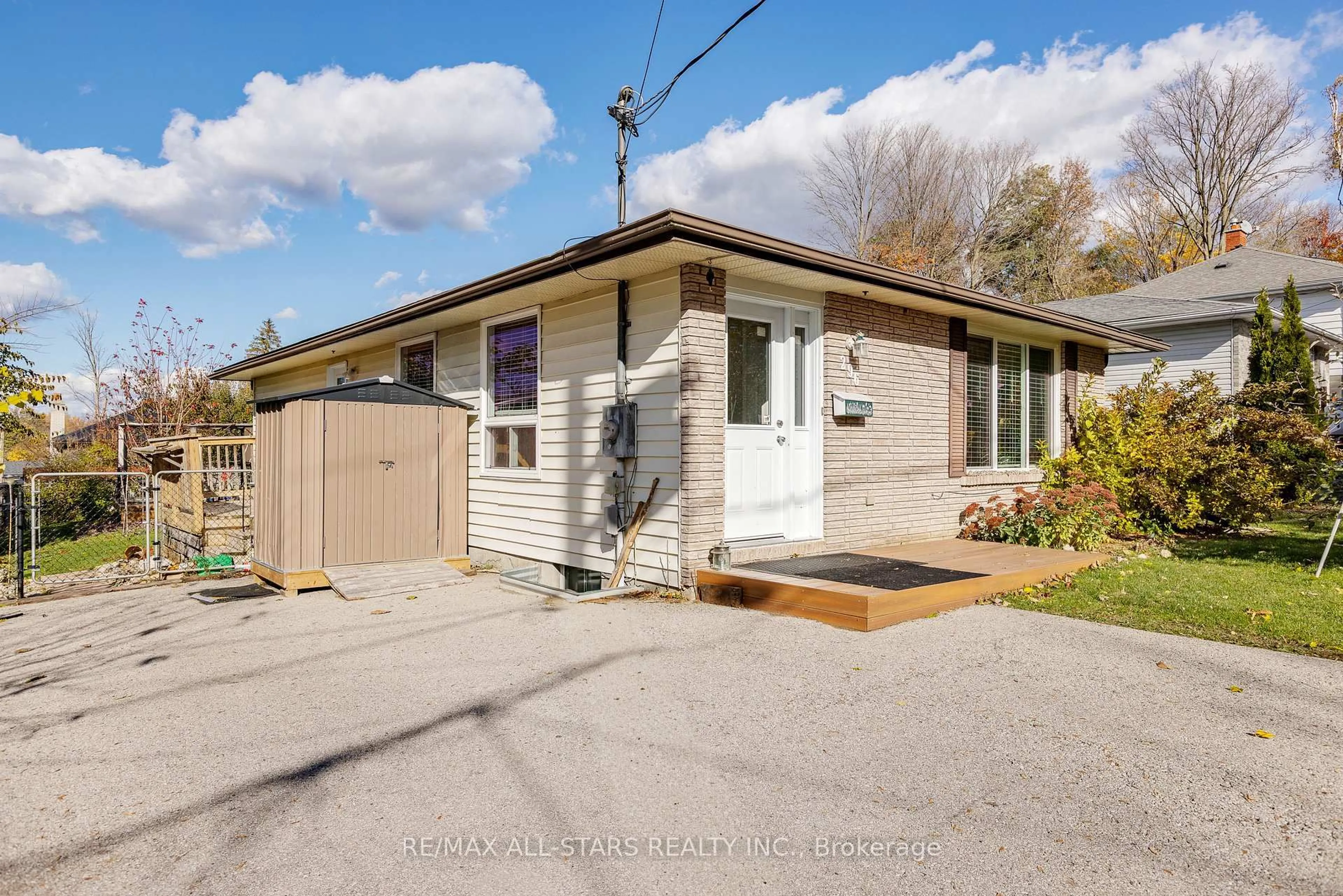 A pic from outside/outdoor area/front of a property/back of a property/a pic from drone, street for 296 Terrace Dr, Georgina Ontario L4P 2Y8