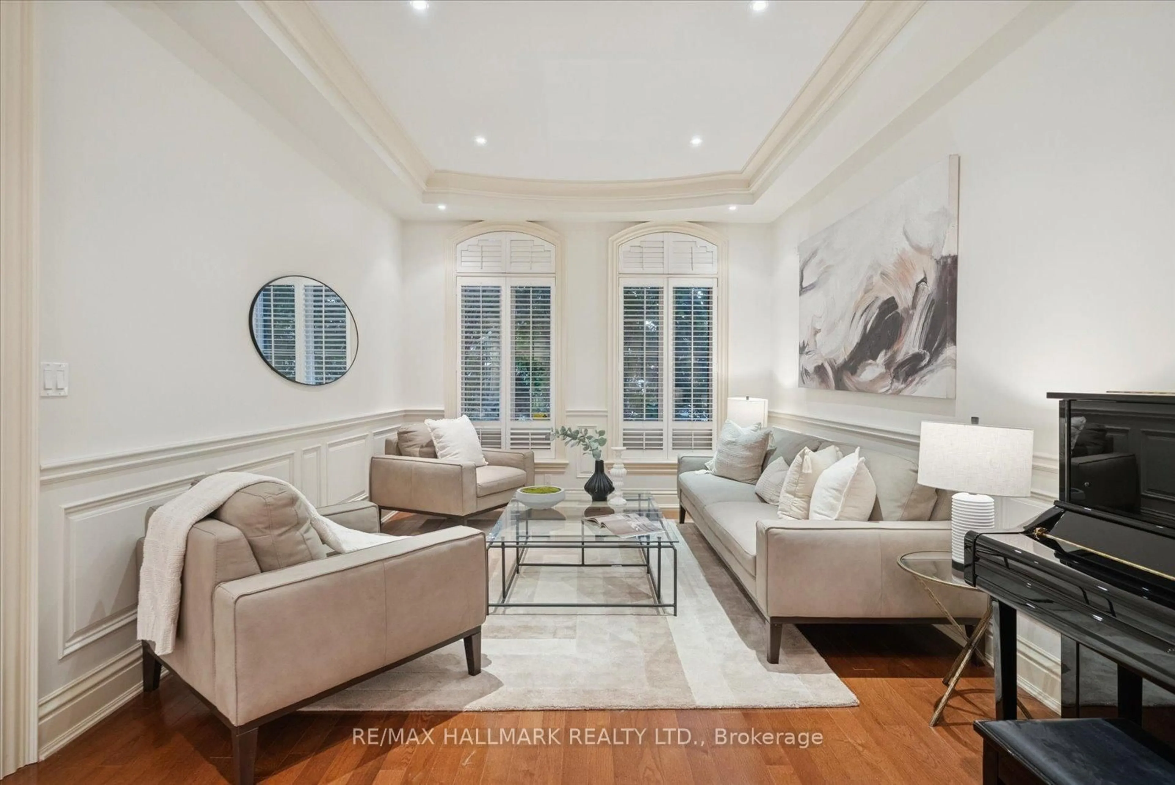 Living room with furniture, unknown for 7 Toscanini Rd, Richmond Hill Ontario L4E 2Y9