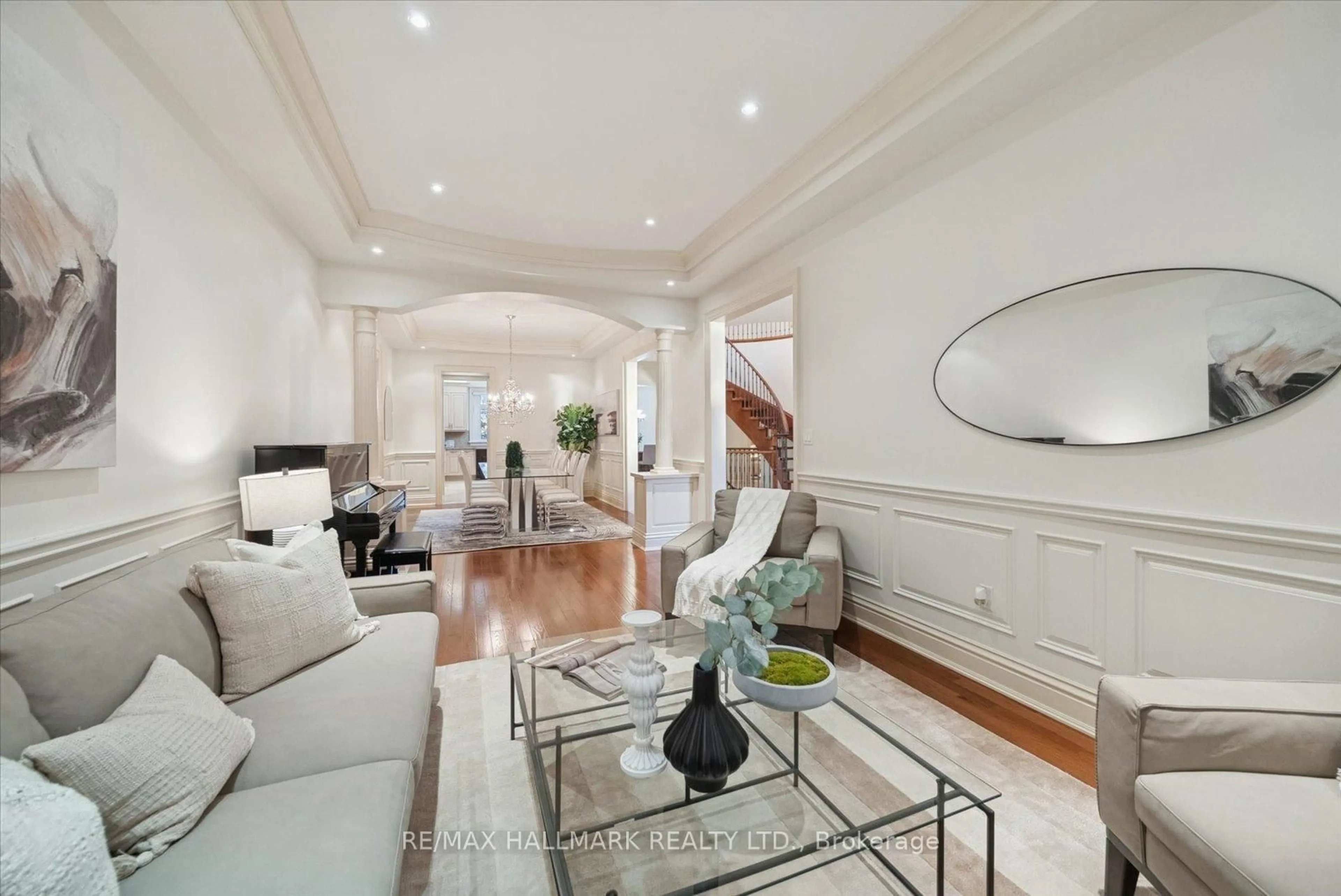 Living room with furniture, unknown for 7 Toscanini Rd, Richmond Hill Ontario L4E 2Y9