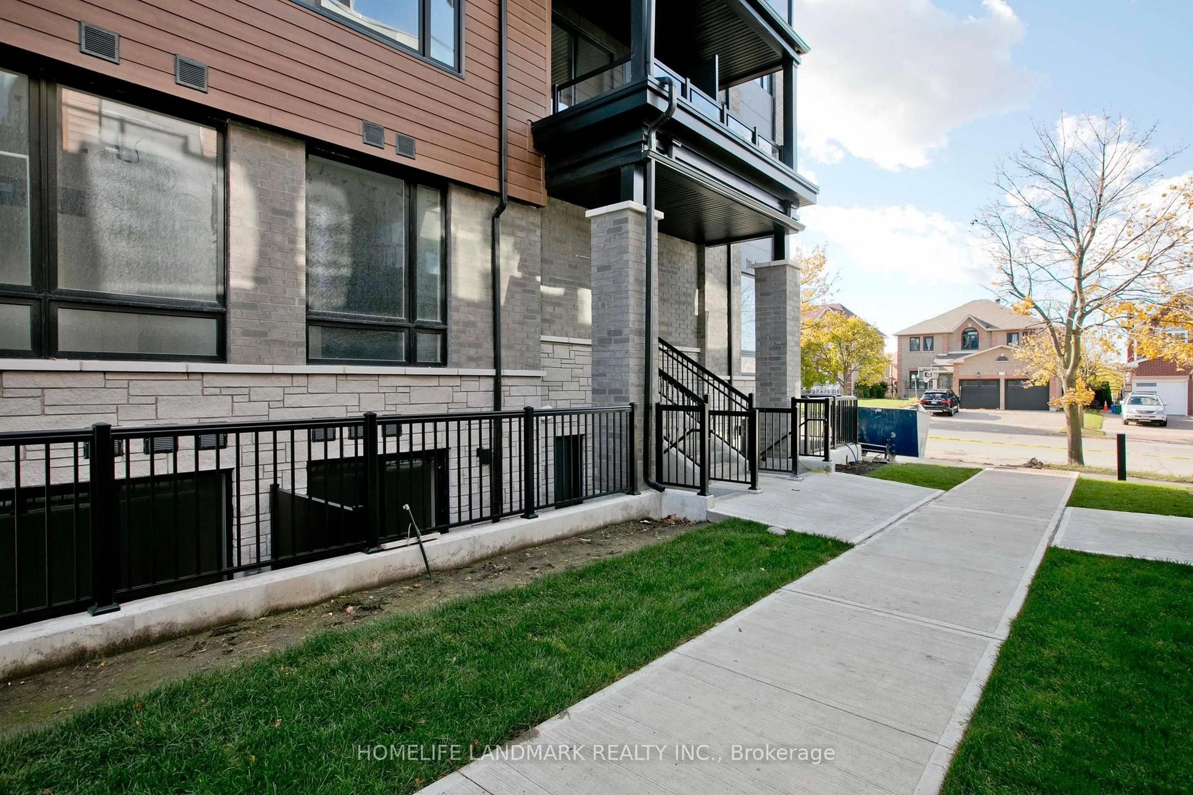 Patio, street for 117 Marydale St #3, Markham Ontario L3S 0E3