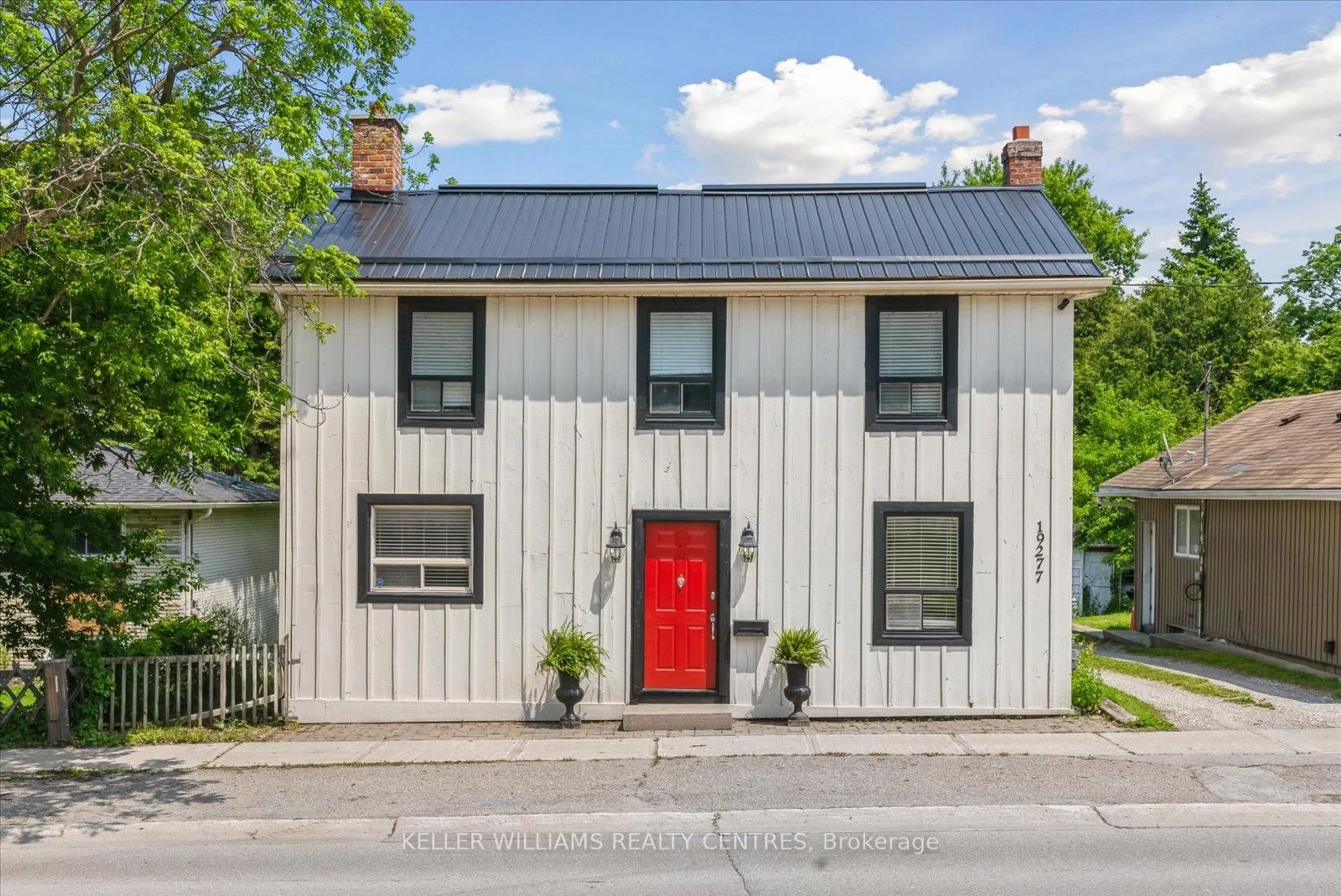 Home with brick exterior material, street for 19277 Yonge St, East Gwillimbury Ontario L9N 1L1