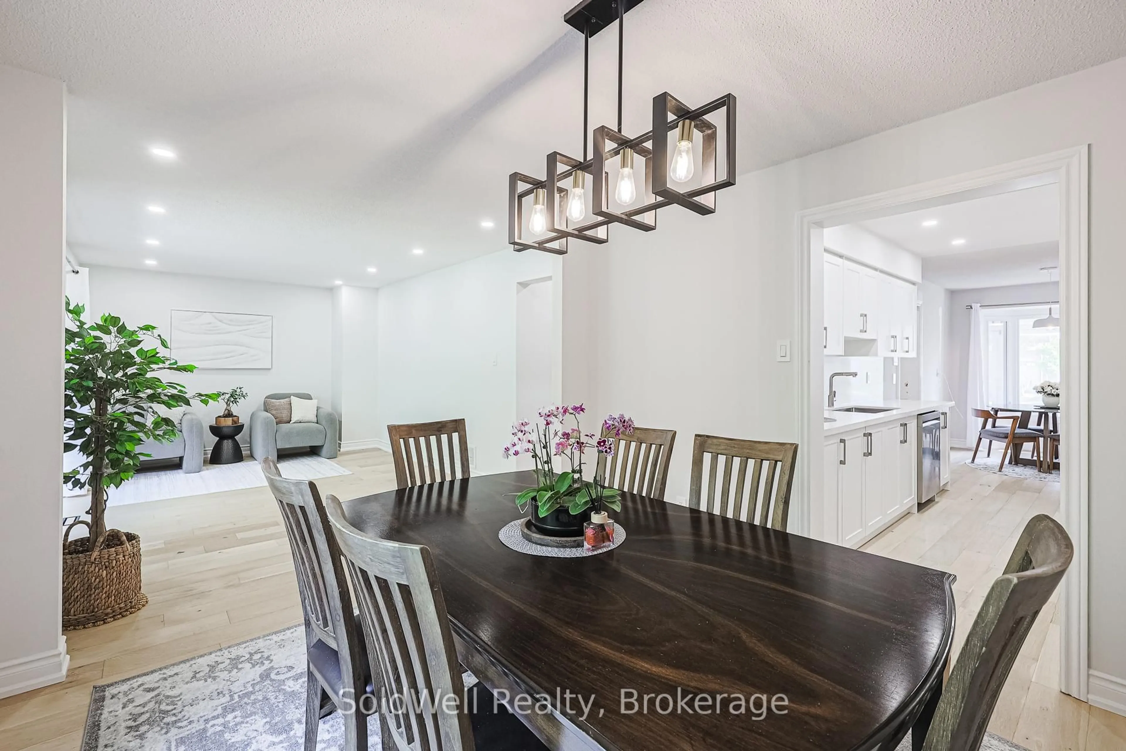 Dining room, unknown for 160 Charles St, Vaughan Ontario L4J 3C7