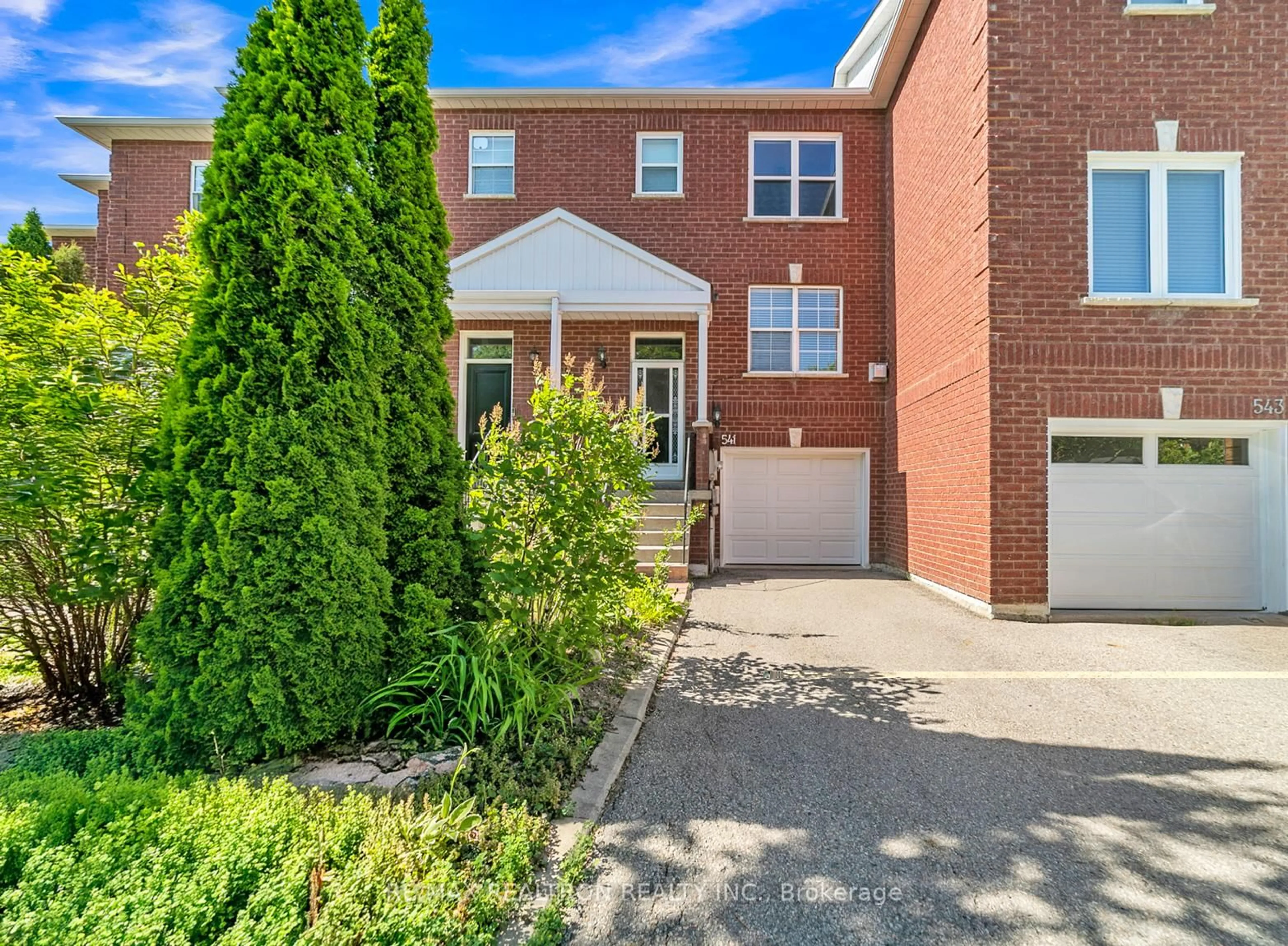 Home with brick exterior material, street for 541 Bondi Ave, Newmarket Ontario L3Y 8R5