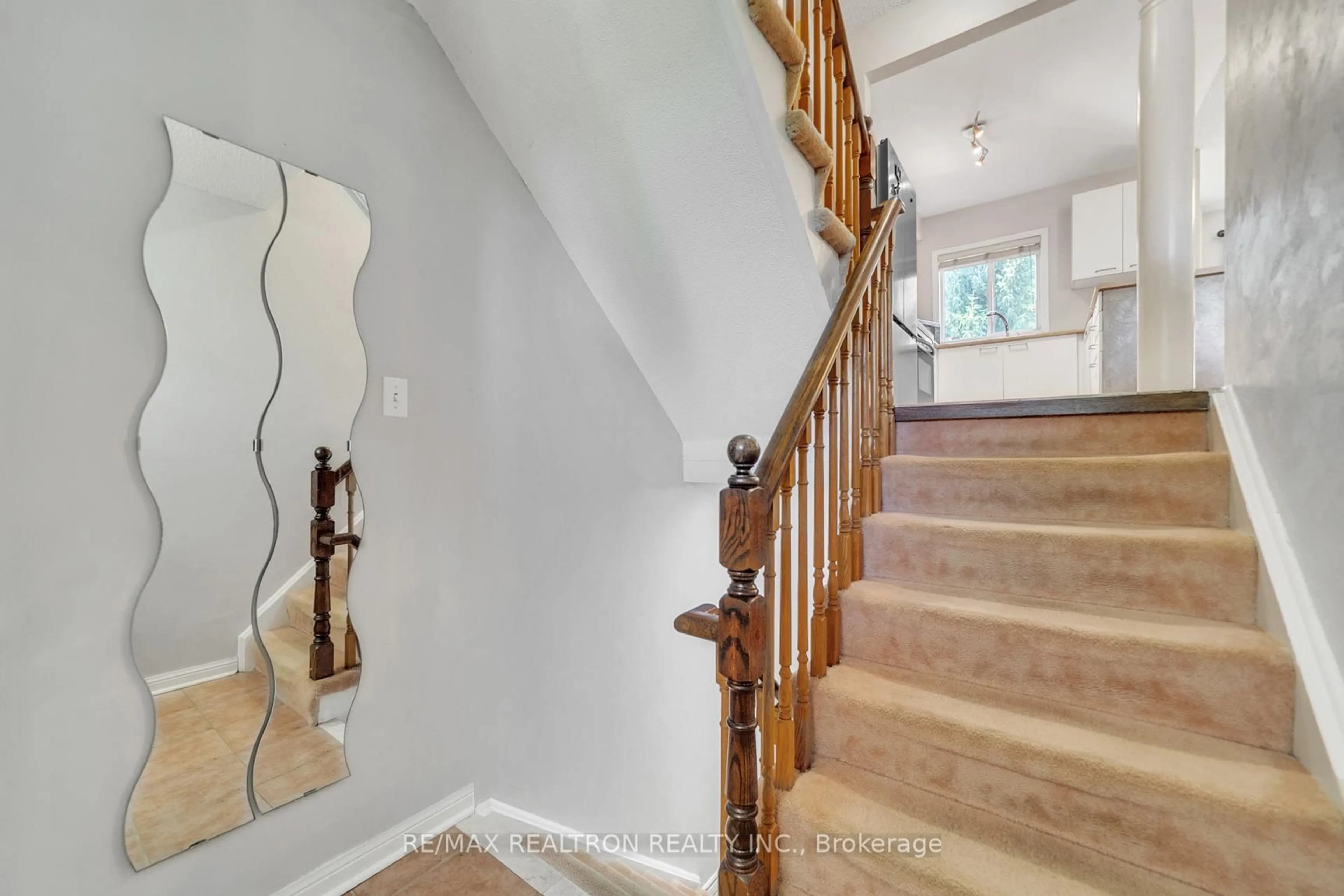 Unknown for 541 Bondi Ave, Newmarket Ontario L3Y 8R5