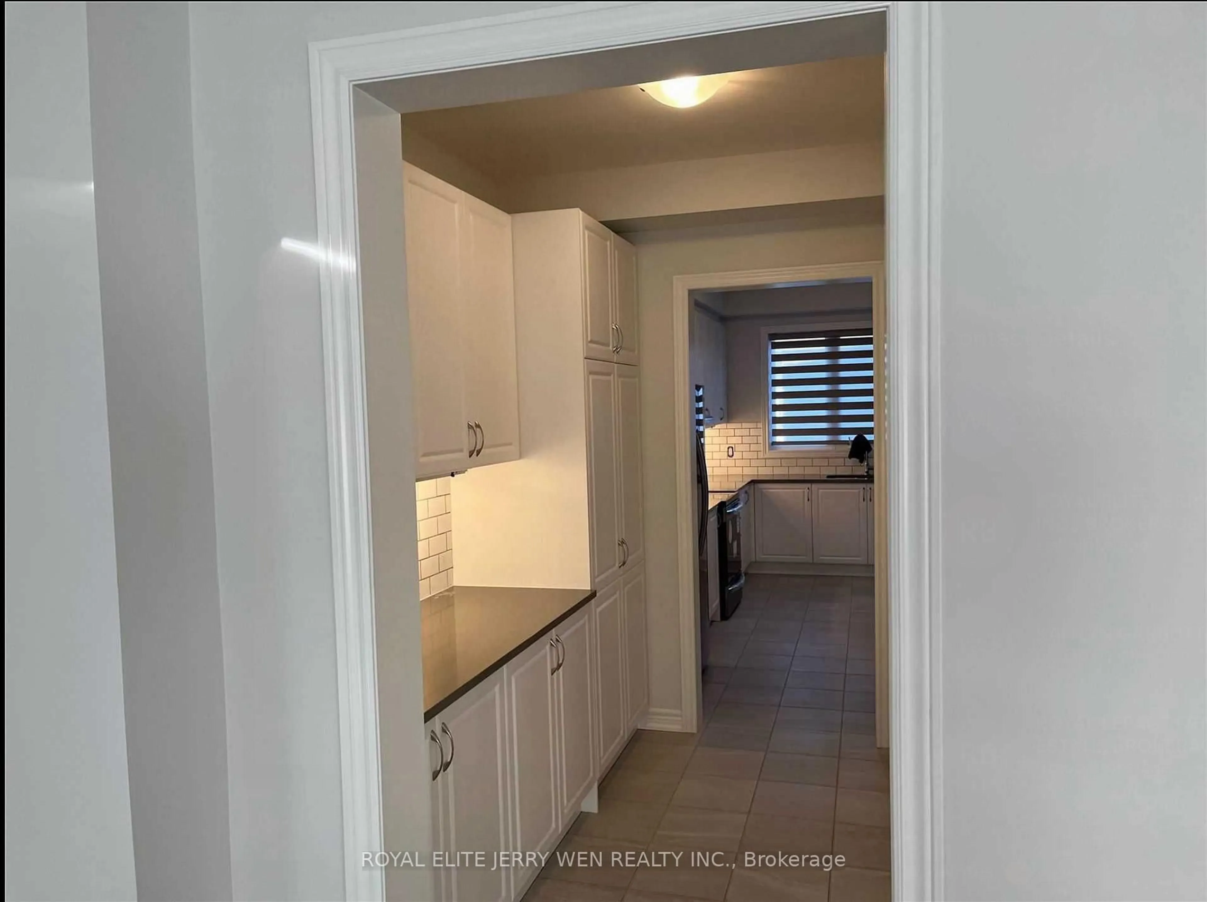 Standard kitchen, unknown for 12 Faimira Ave, Georgina Ontario L4P 0C2