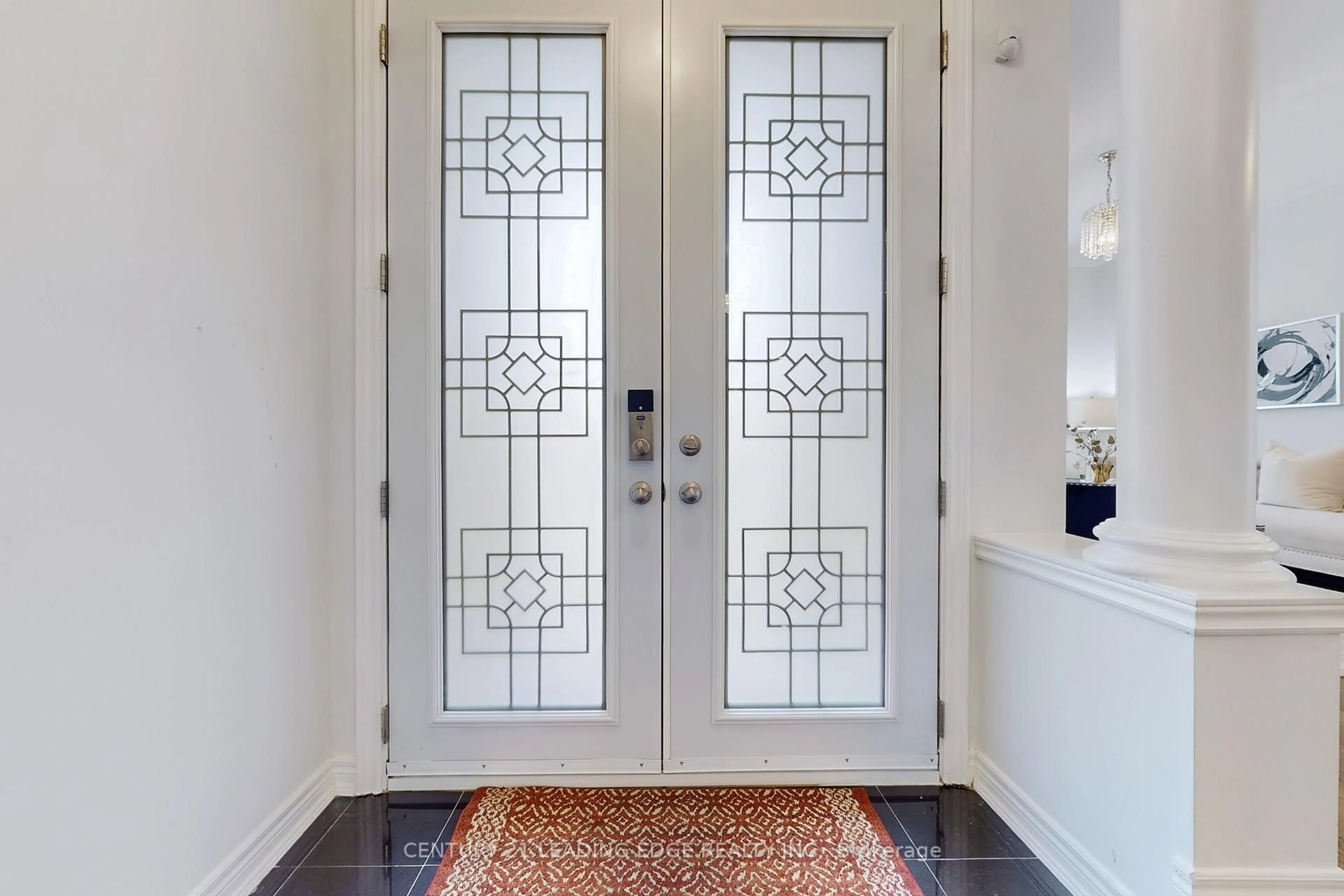 Indoor entryway for 18 Fountain Crt, Richmond Hill Ontario L4S 2K4