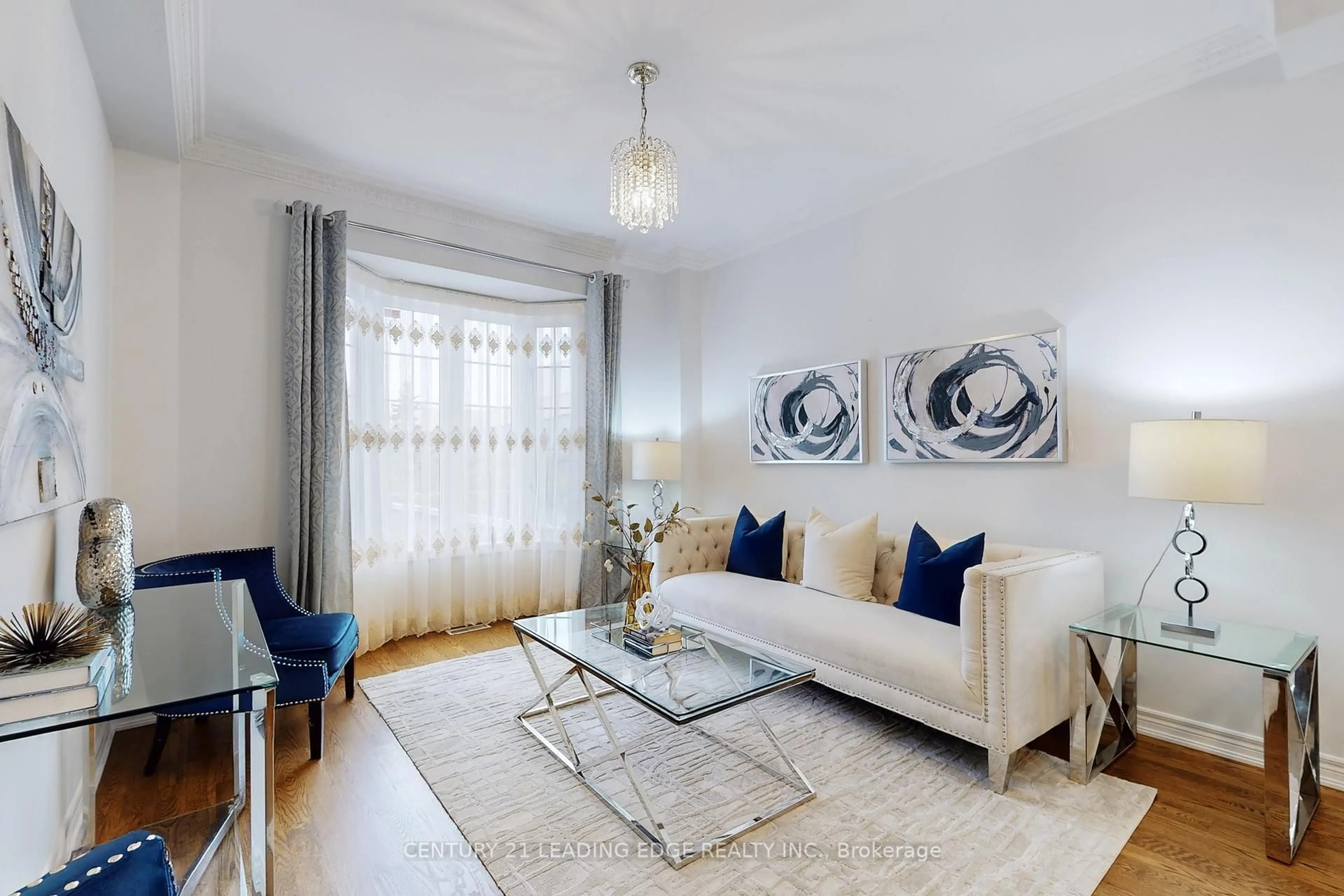 Living room with furniture, unknown for 18 Fountain Crt, Richmond Hill Ontario L4S 2K4