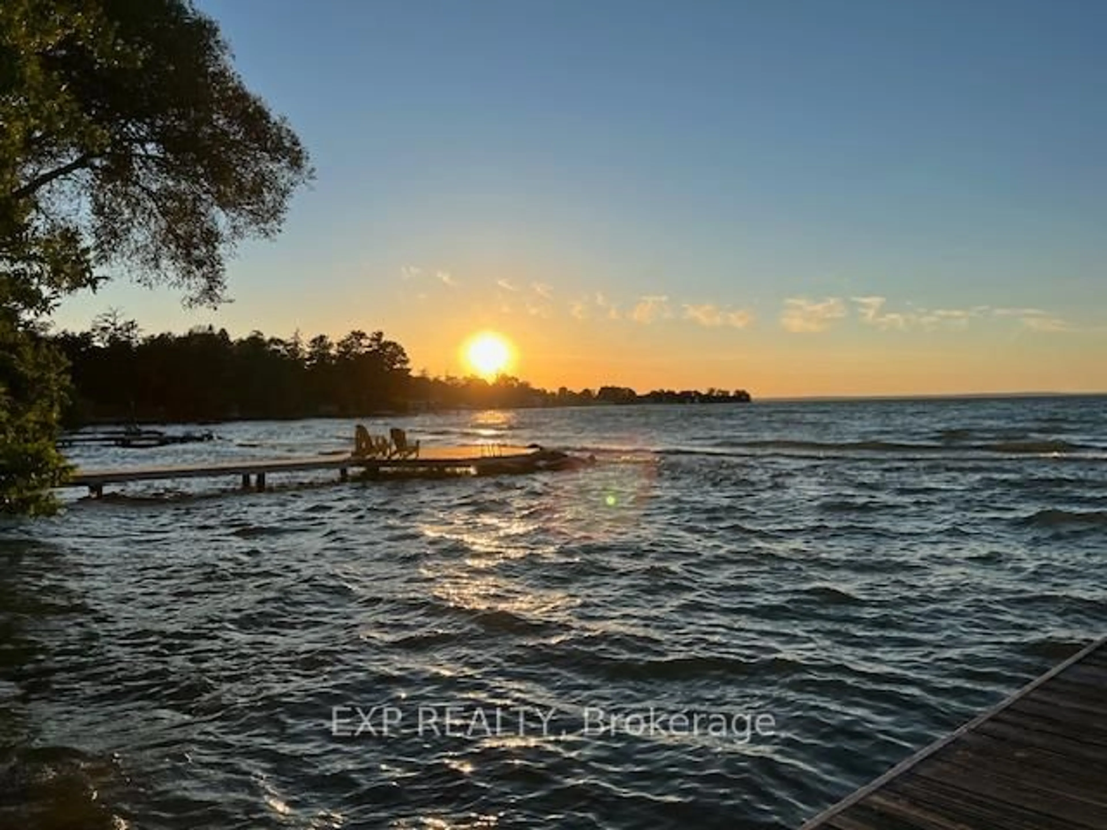 Blurry image for 101 Hedge Rd, Georgina Ontario L0E 1L0