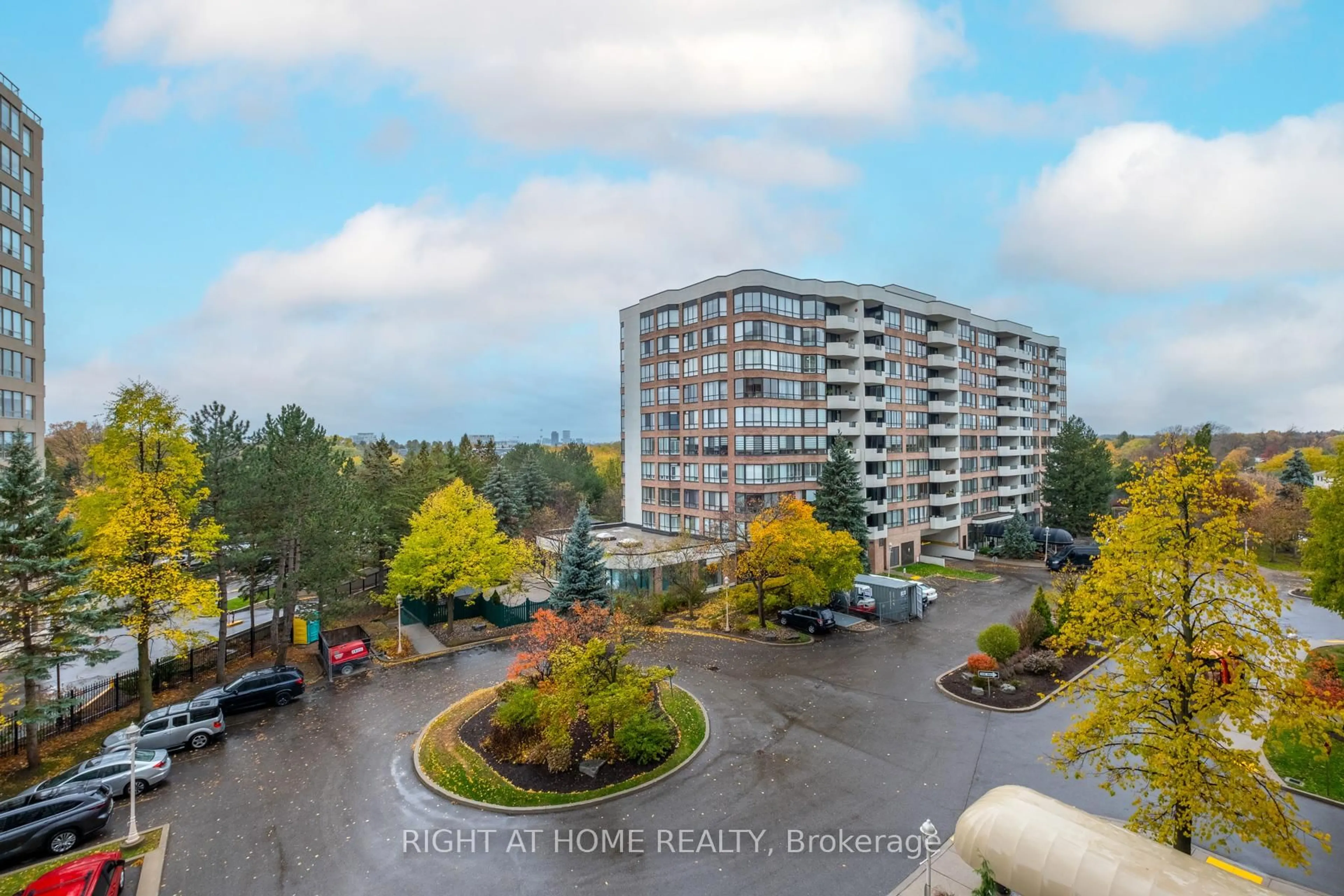 A pic from outside/outdoor area/front of a property/back of a property/a pic from drone, city buildings view from balcony for 25 Austin Dr #520, Markham Ontario L3R 8H4