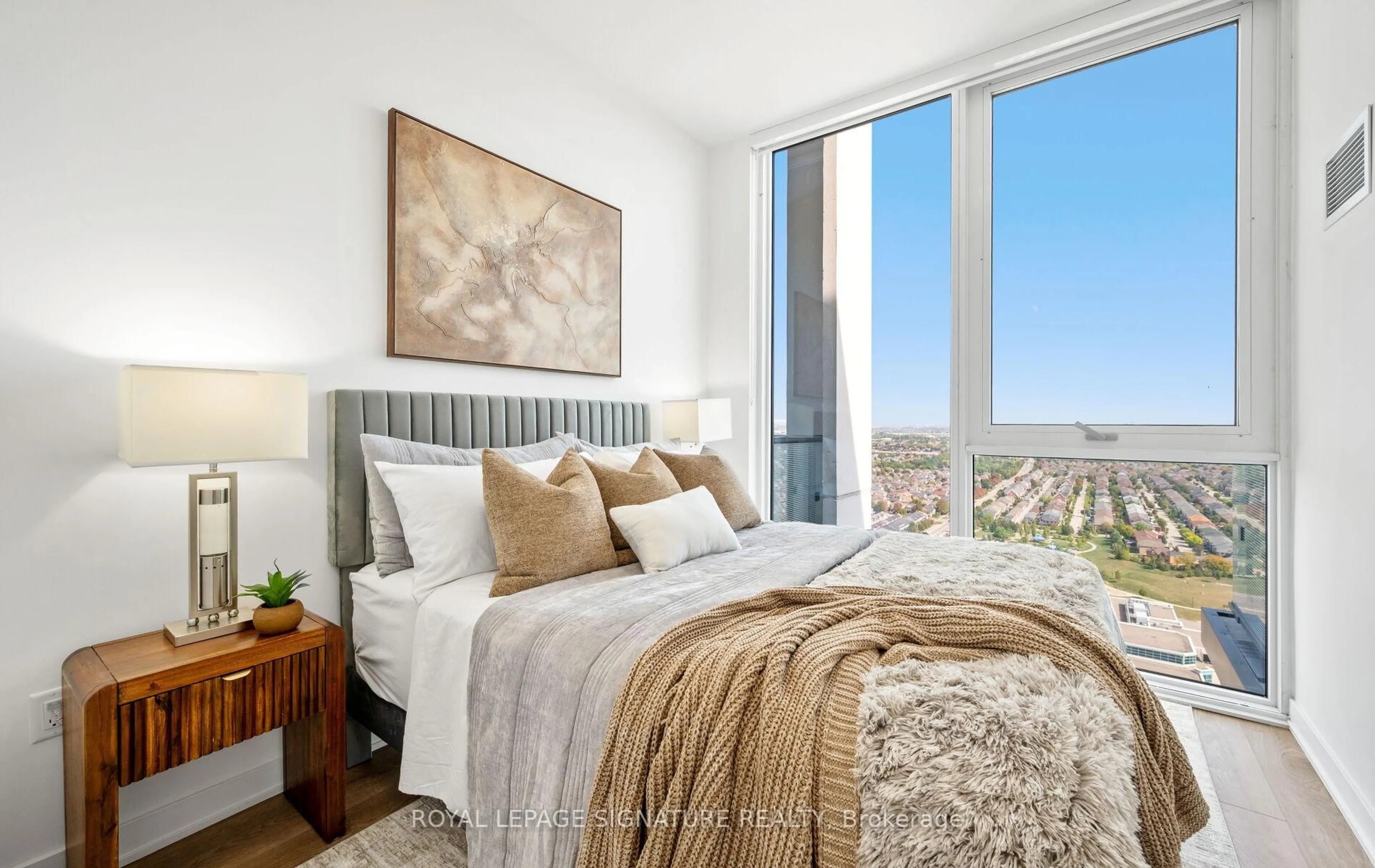 Bedroom with bed, unknown for 105 Oneida Cres #PH07, Richmond Hill Ontario L4B 0H6