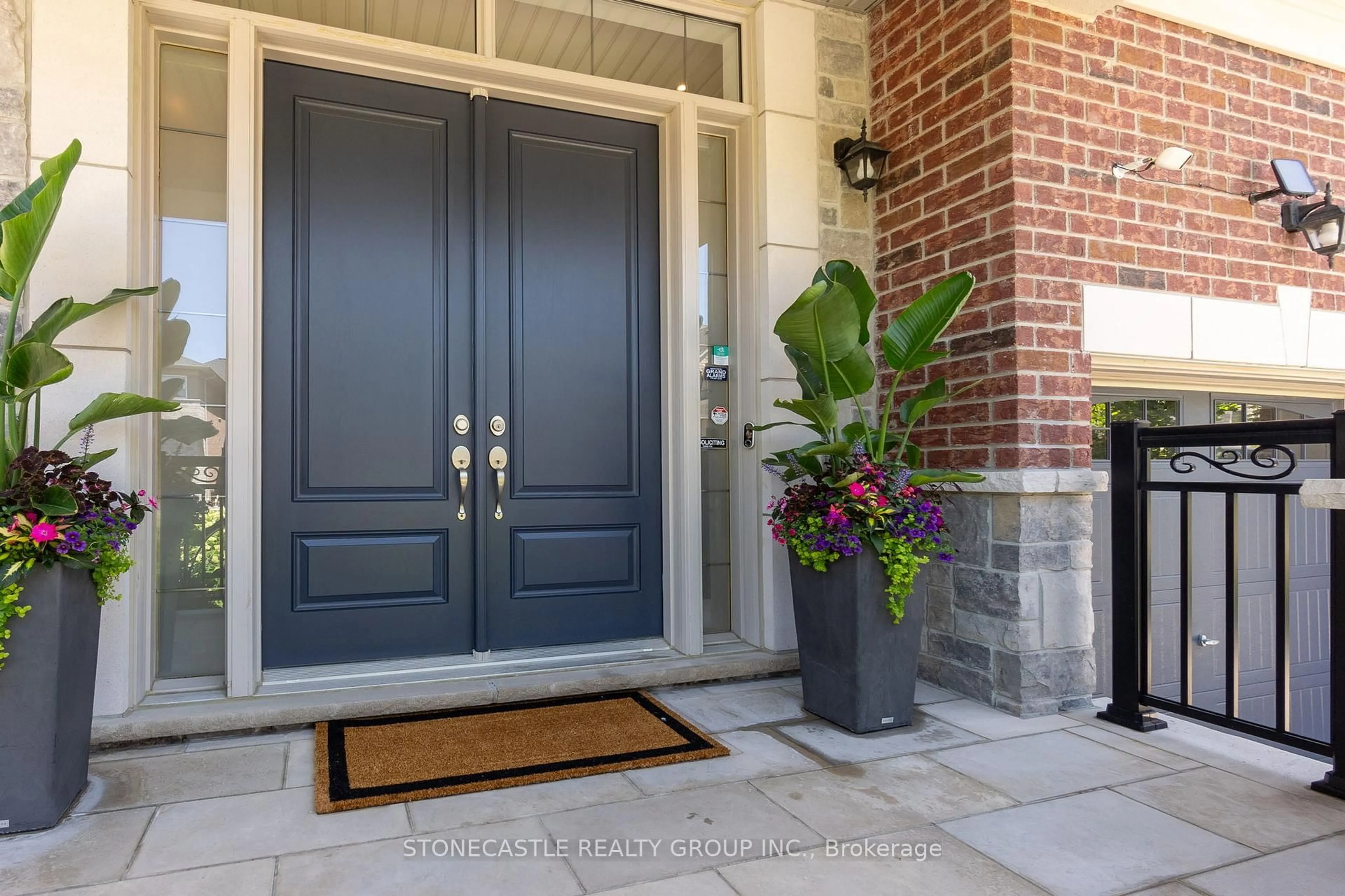 Indoor entryway for 27 Mower Ave, Vaughan Ontario L6A 4X1