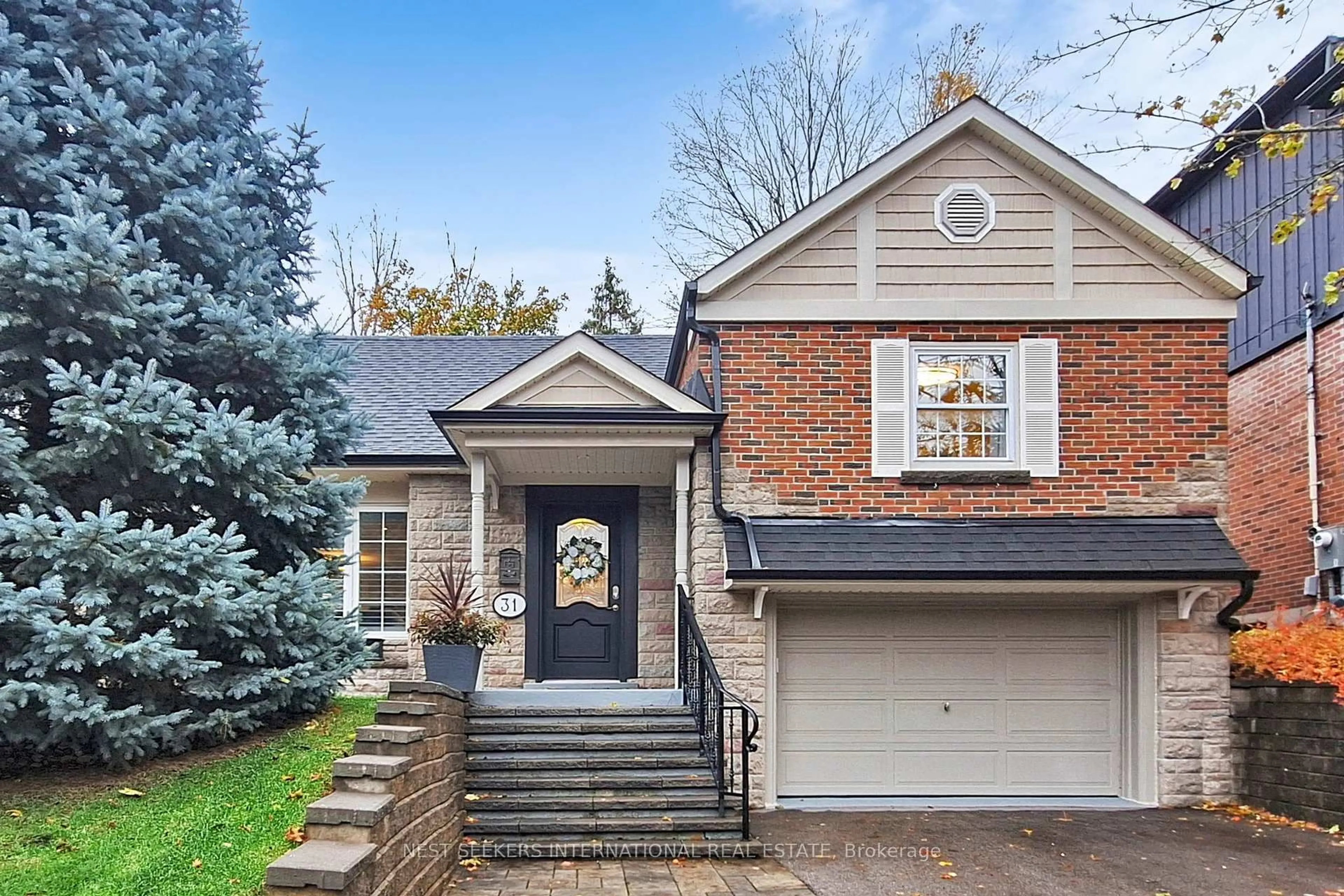 Home with brick exterior material, street for 31 Mark St, Aurora Ontario L4G 1L4