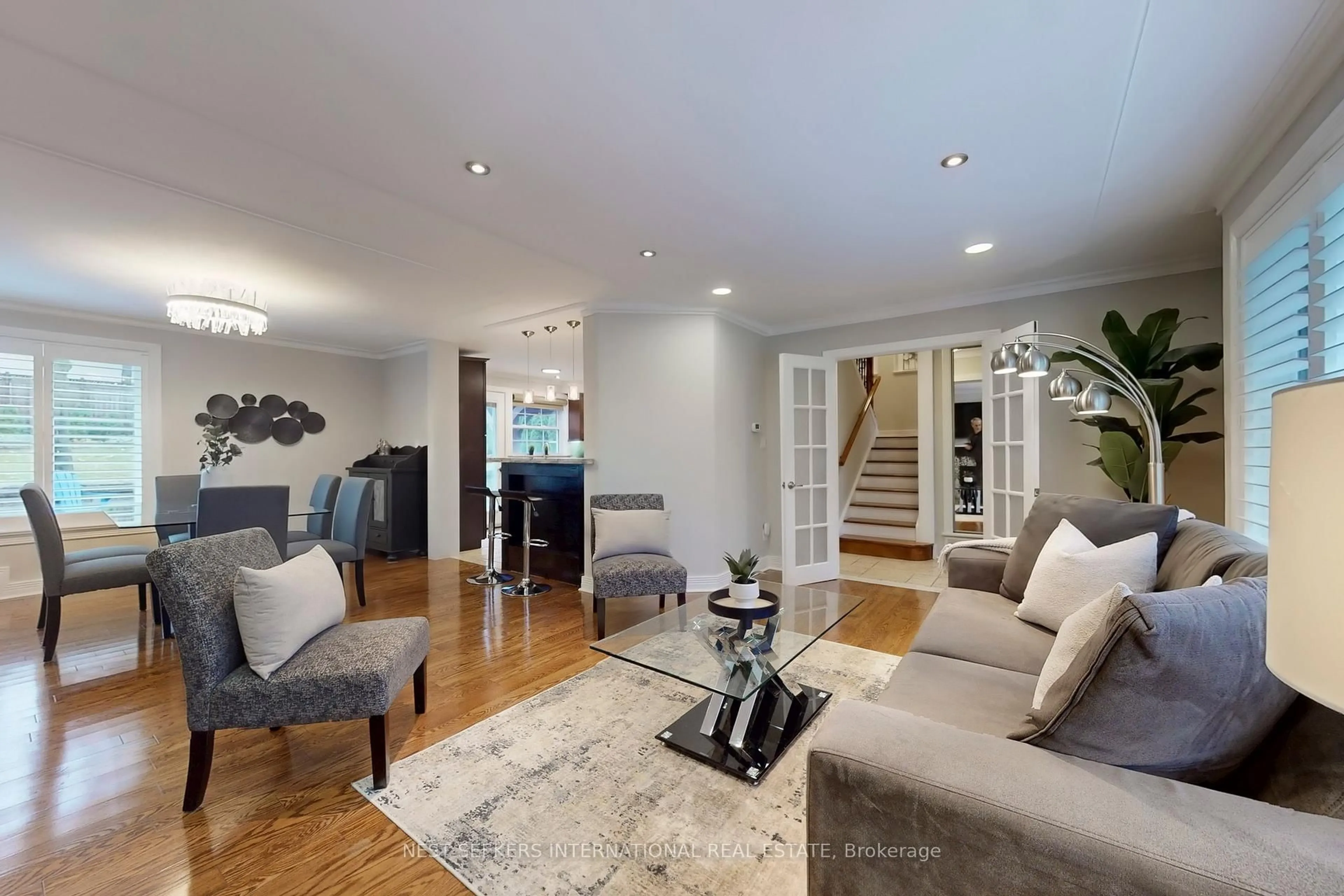 Living room with furniture, unknown for 31 Mark St, Aurora Ontario L4G 1L4