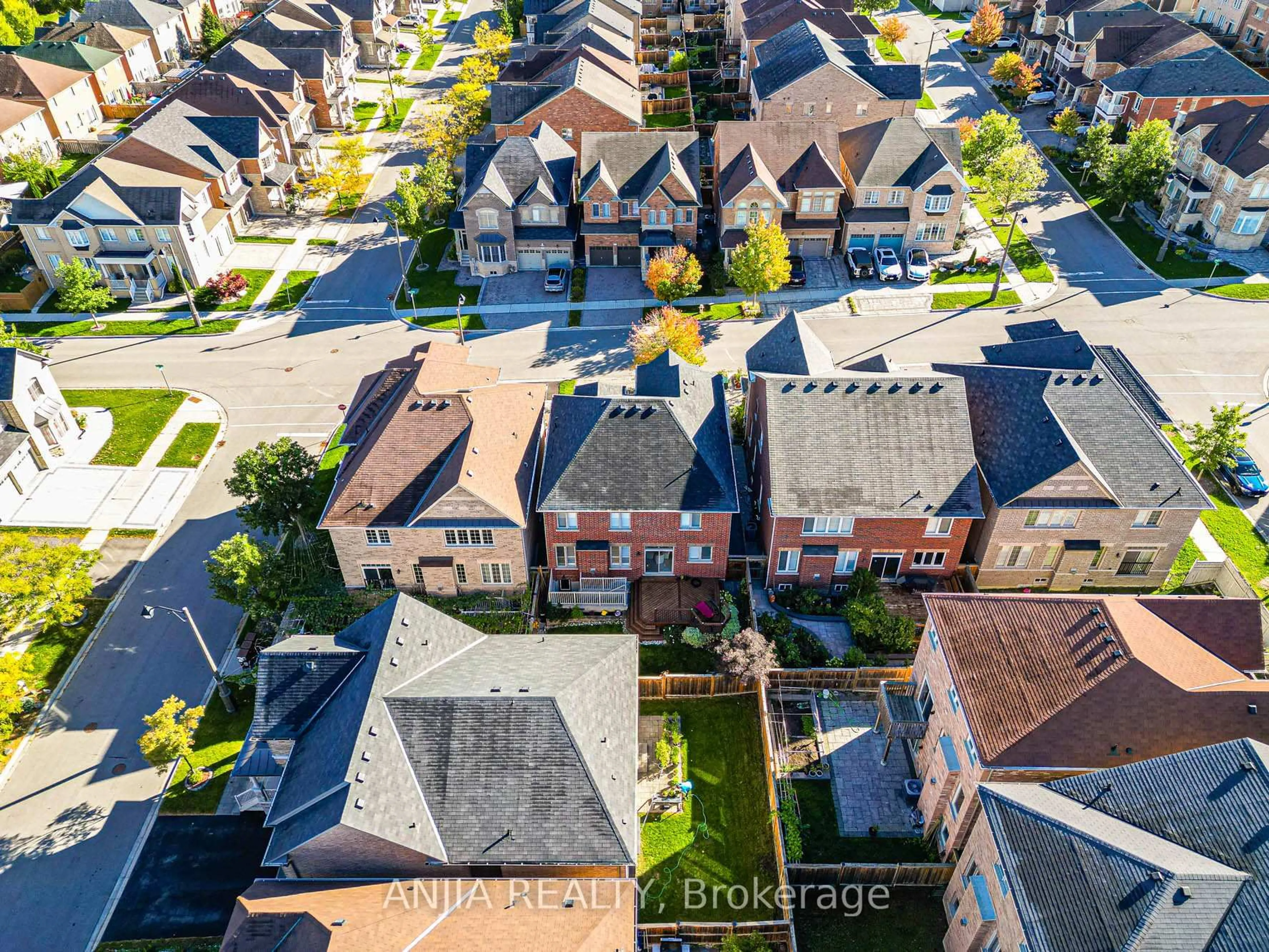 A pic from outside/outdoor area/front of a property/back of a property/a pic from drone, street for 96 Brock Ave, Markham Ontario L6C 0S7
