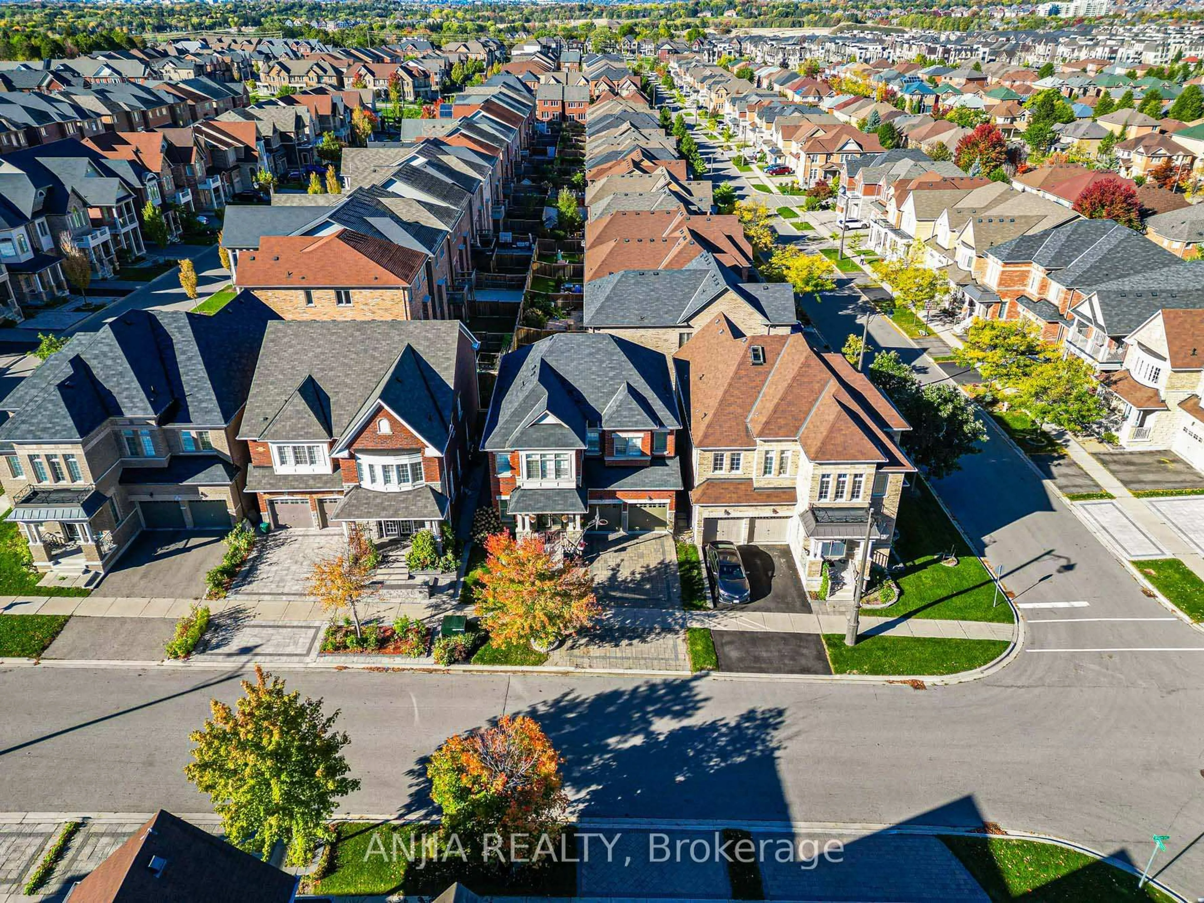 A pic from outside/outdoor area/front of a property/back of a property/a pic from drone, street for 96 Brock Ave, Markham Ontario L6C 0S7