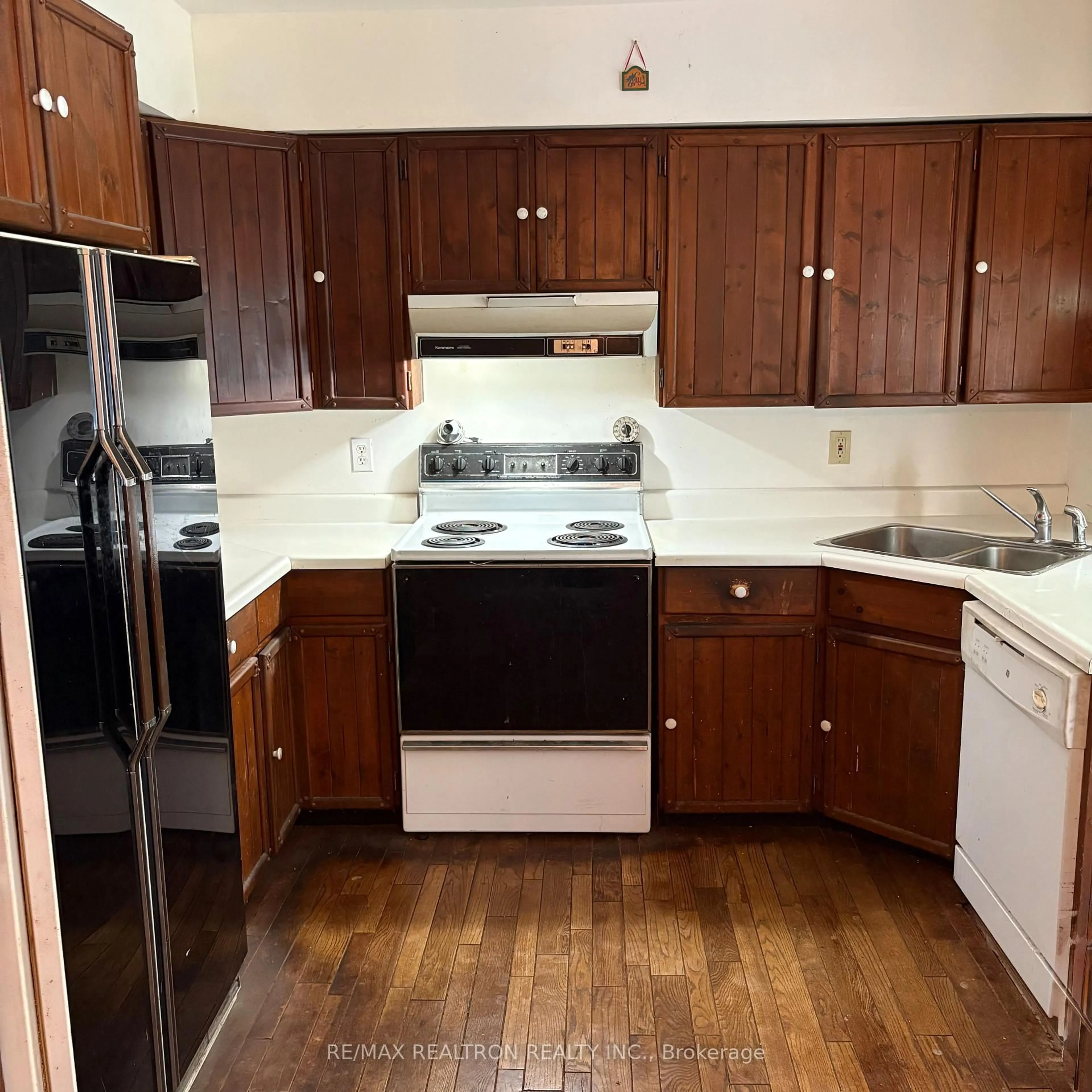 Standard kitchen, unknown for 934 Gilmore Ave, Innisfil Ontario L0L 1W0