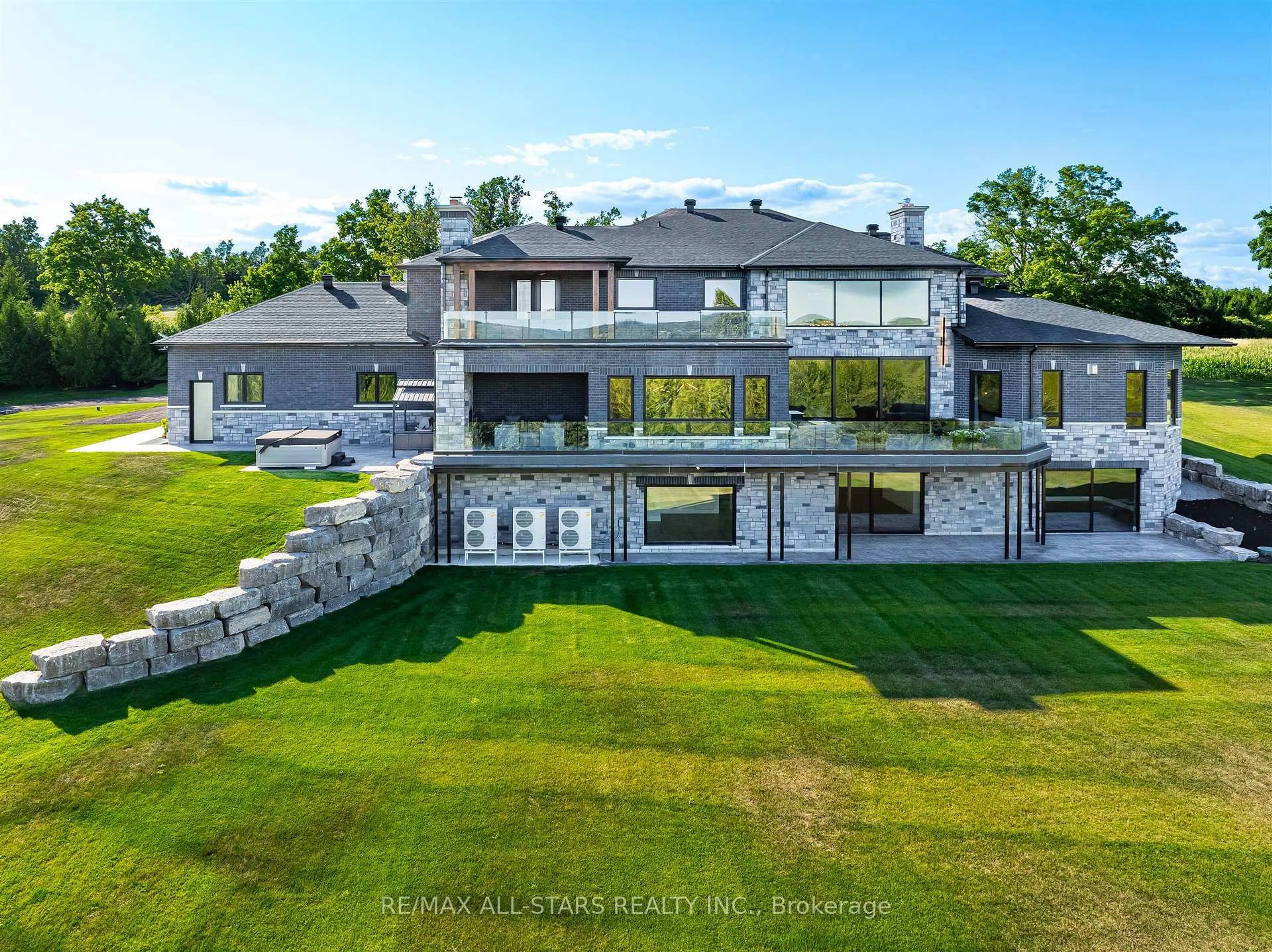 A pic from outside/outdoor area/front of a property/back of a property/a pic from drone, unknown for 6374 Smith Blvd, Georgina Ontario L0E 1N0