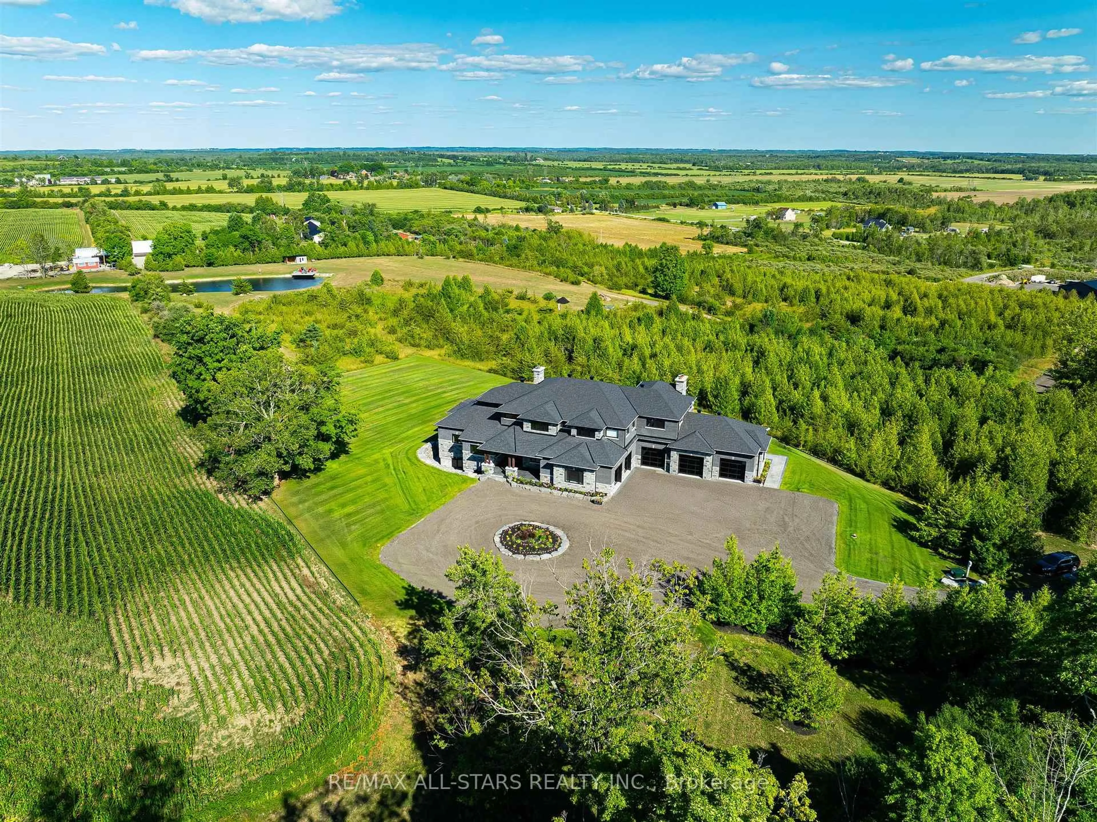 A pic from outside/outdoor area/front of a property/back of a property/a pic from drone, unknown for 6374 Smith Blvd, Georgina Ontario L0E 1N0