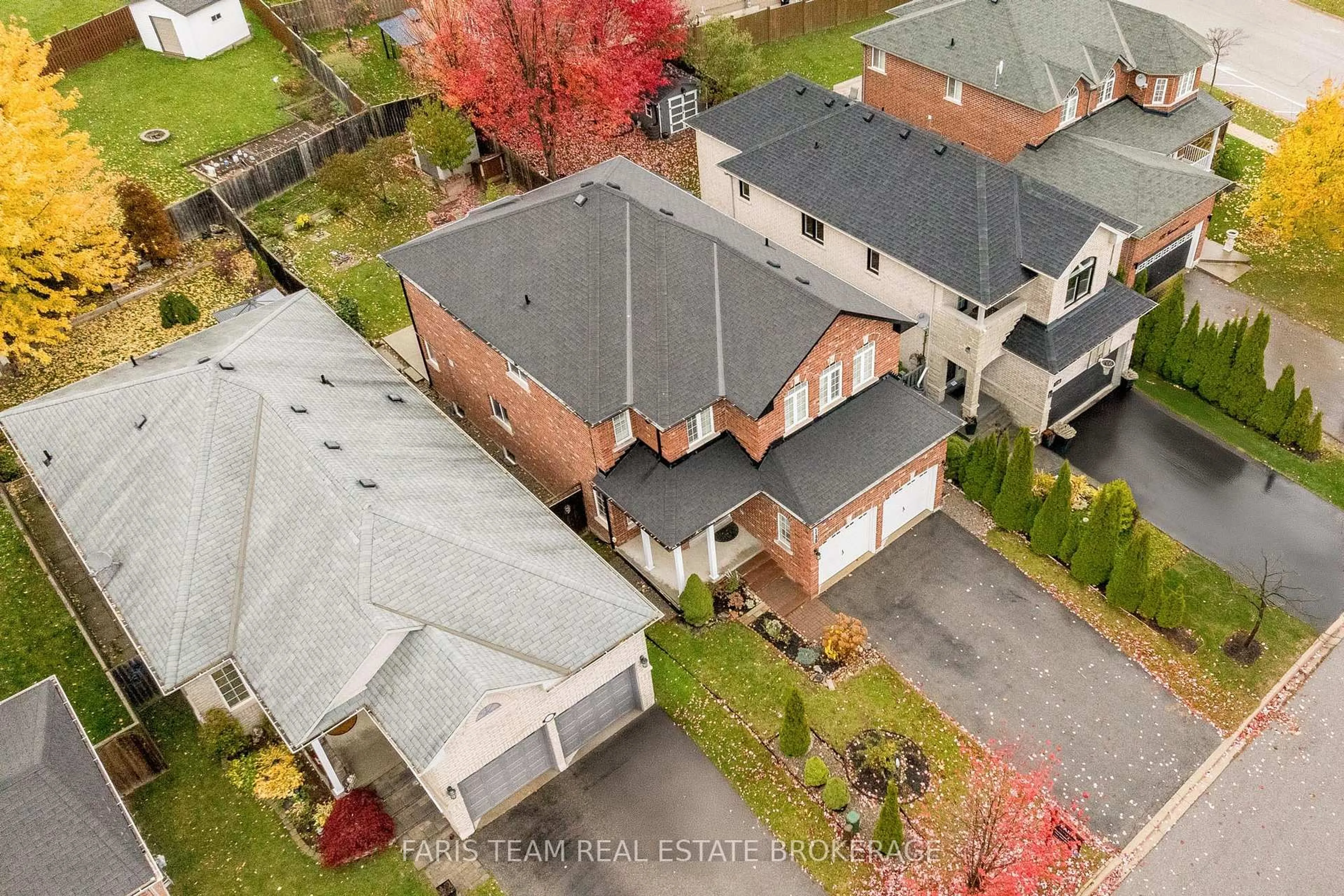 A pic from outside/outdoor area/front of a property/back of a property/a pic from drone, street for 1198 Westmount Ave, Innisfil Ontario L9S 4Z7