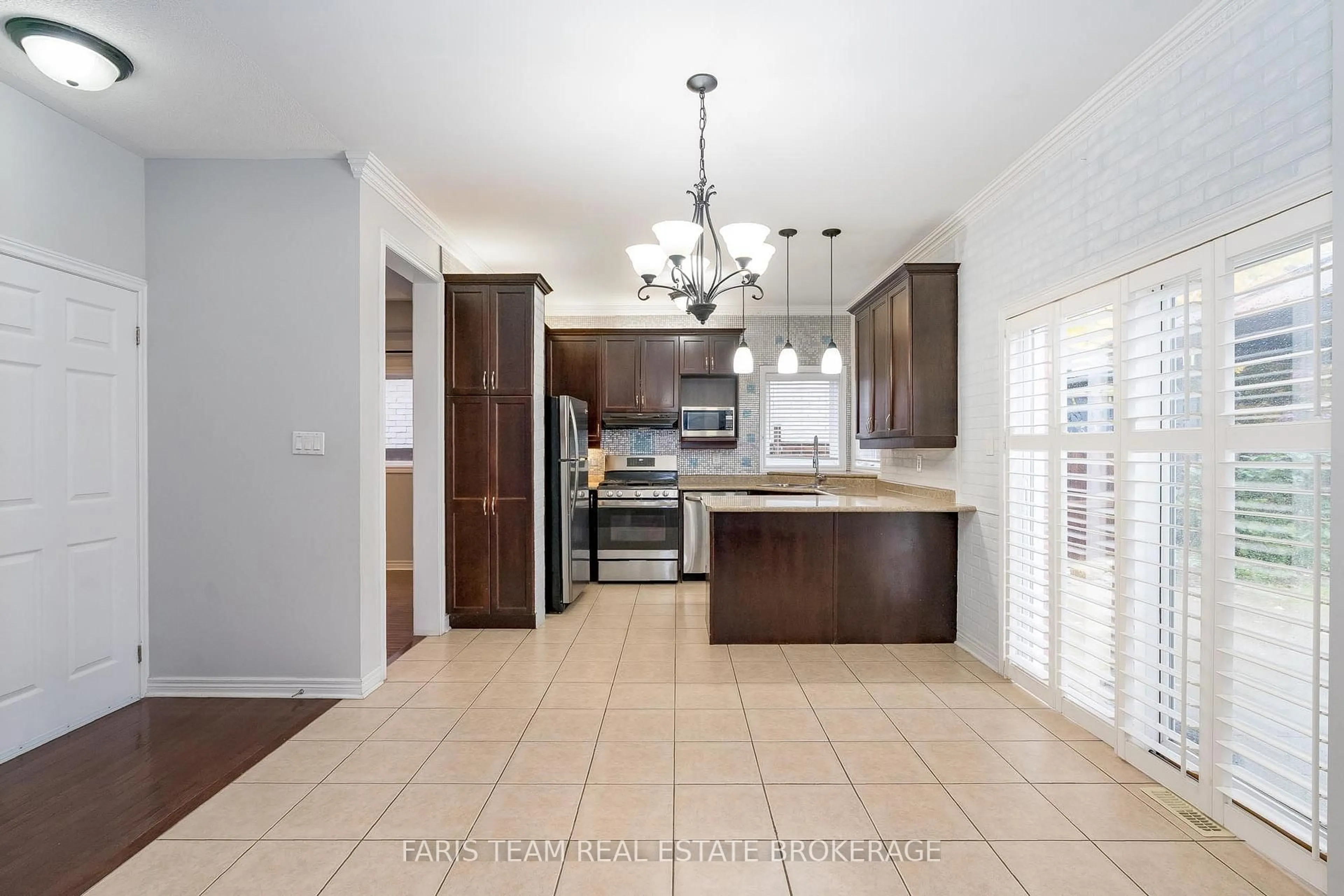 Open concept kitchen, ceramic/tile floor for 1198 Westmount Ave, Innisfil Ontario L9S 4Z7