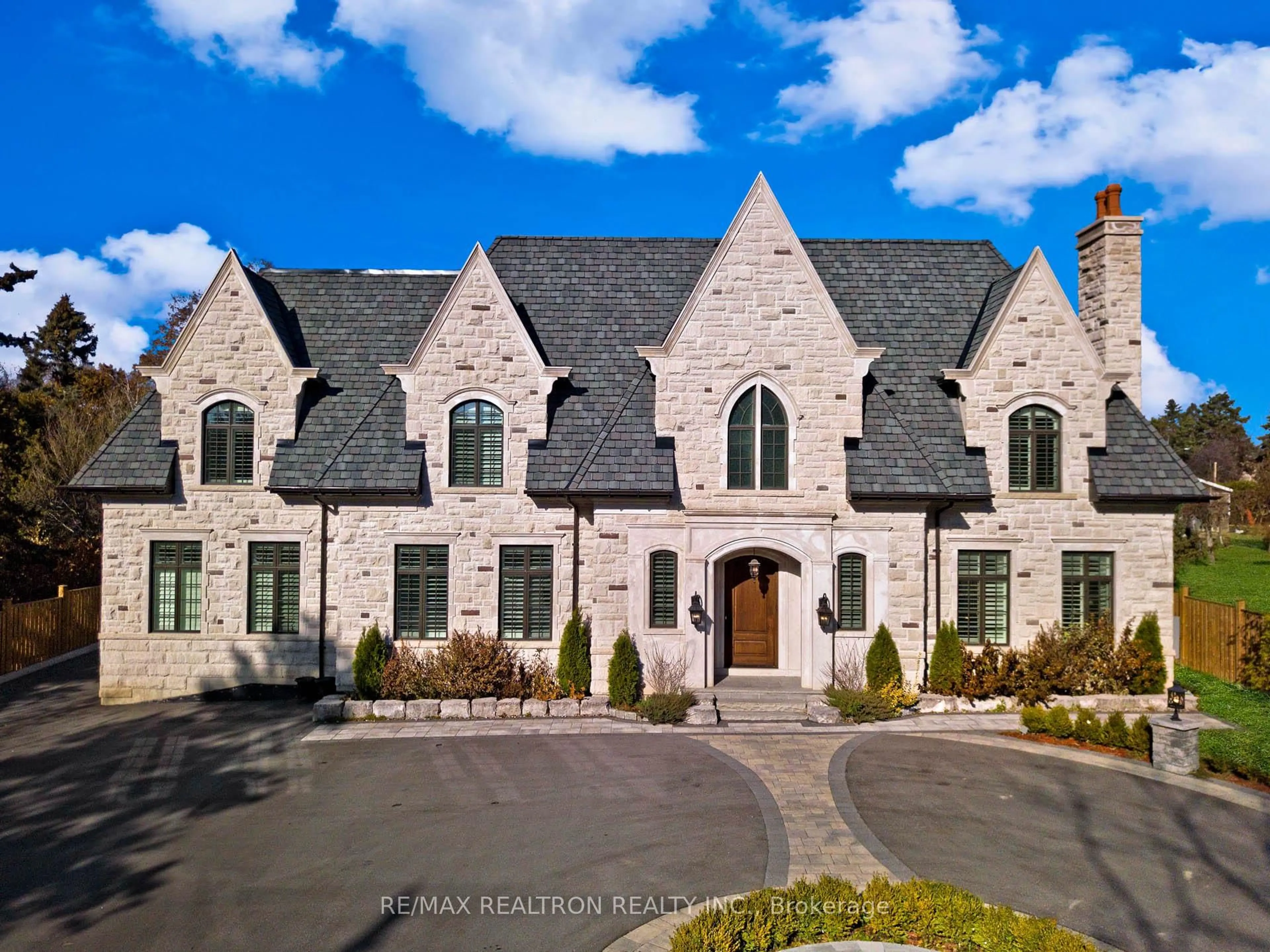 Home with brick exterior material, street for 138 Centre St, Vaughan Ontario L4J 1G4