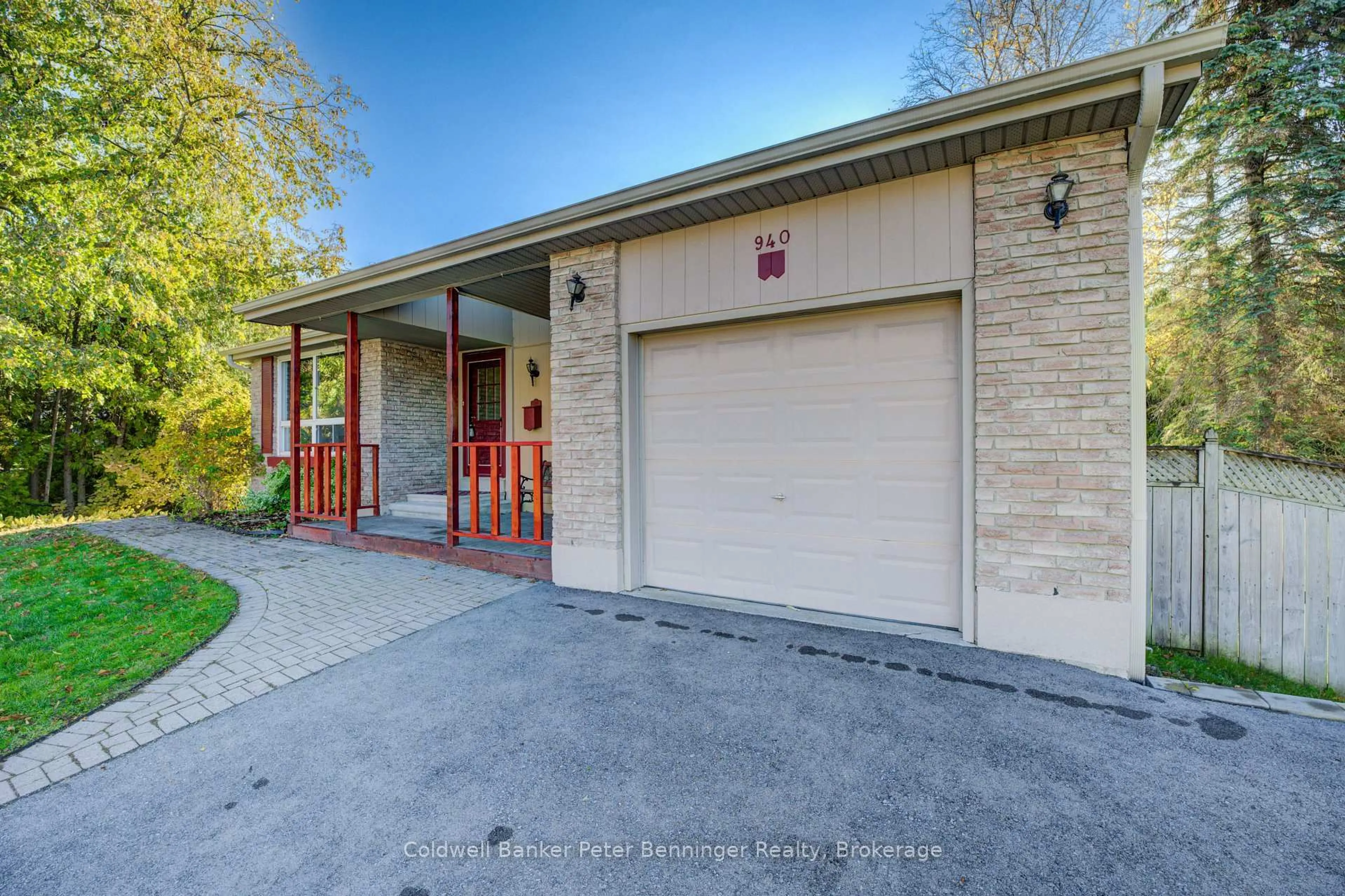 Unknown for 940 Elgin St, Newmarket Ontario L3Y 3C1