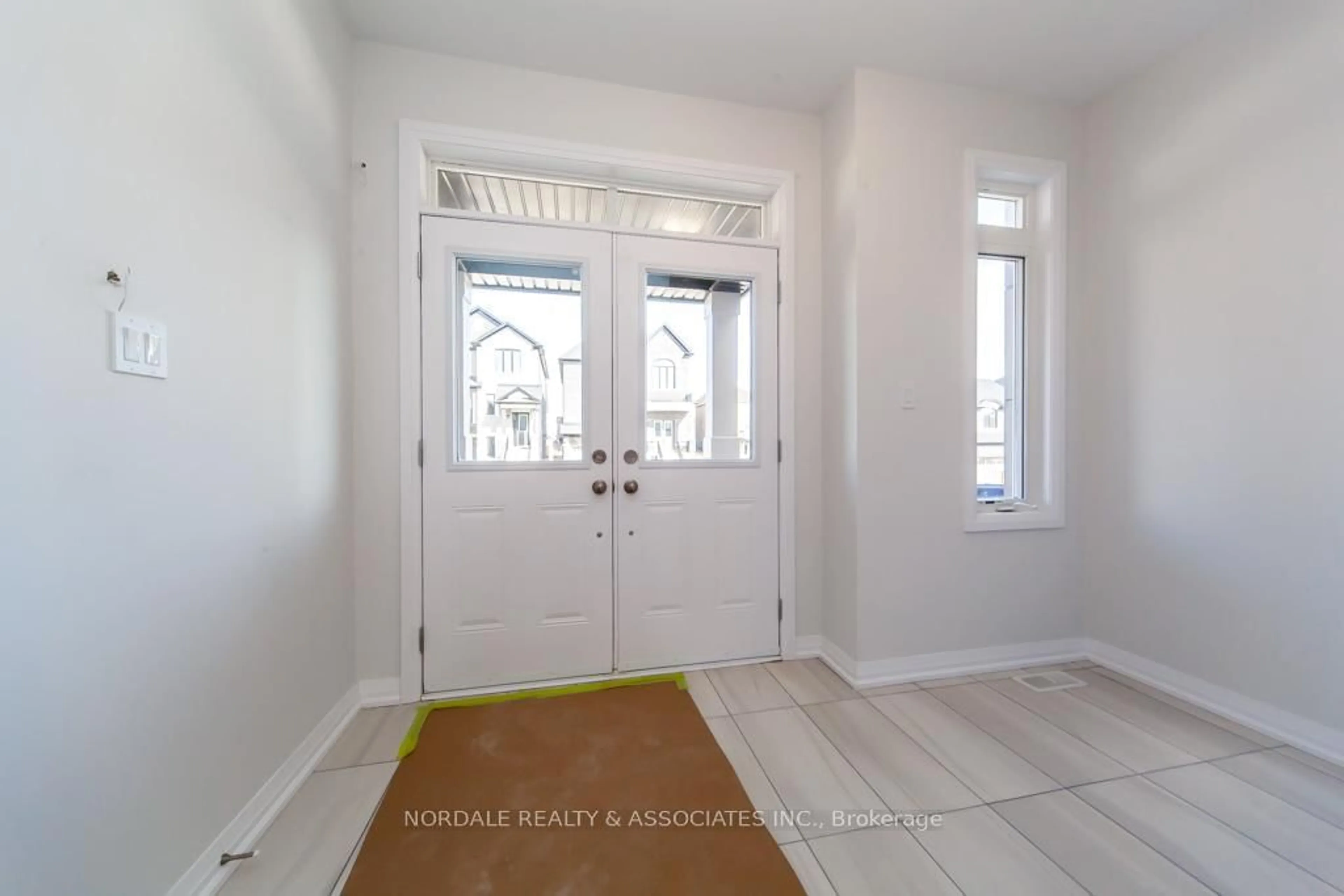 Indoor entryway for 1449 STOVELL Cres, Innisfil Ontario L0L 1W0