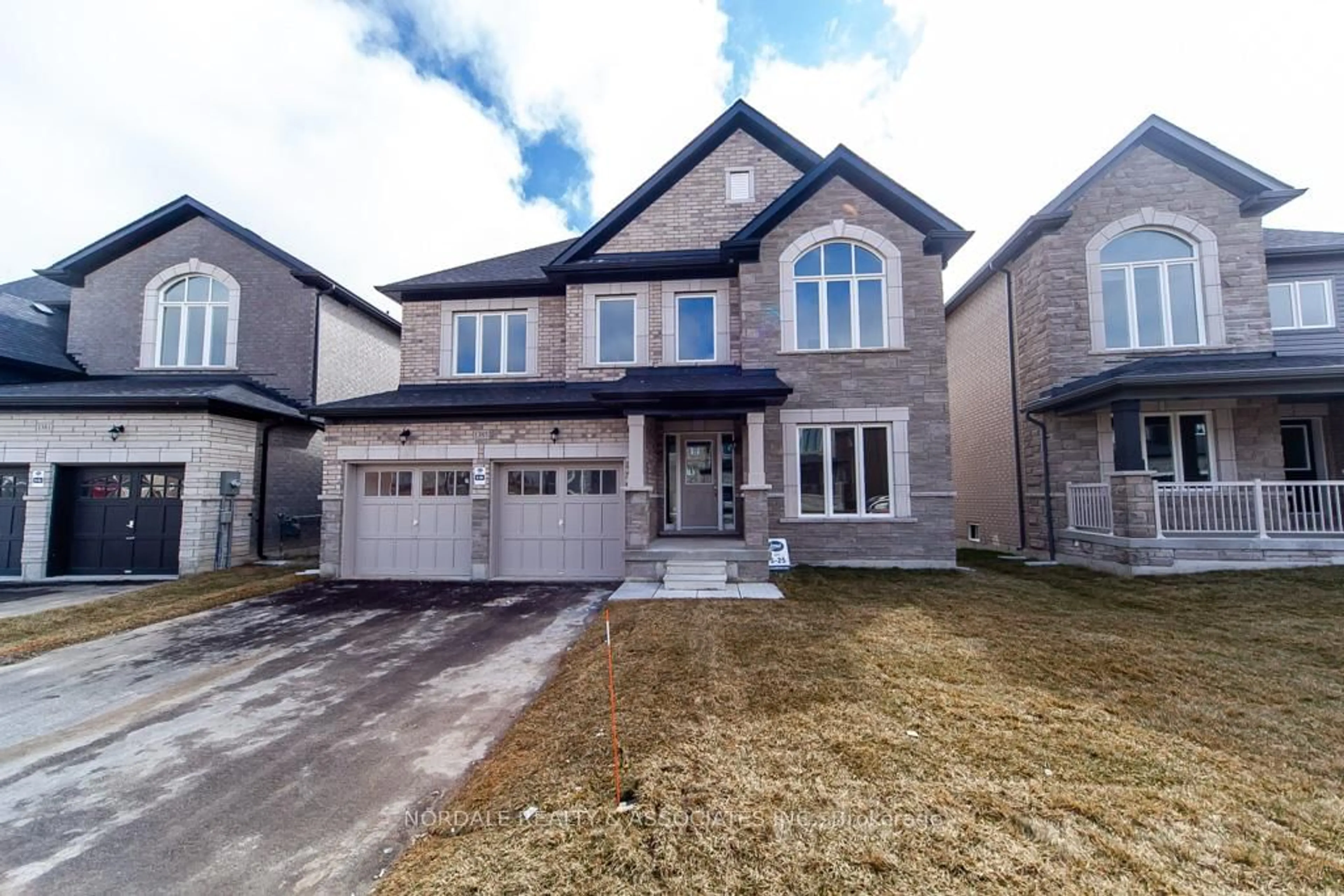 Home with brick exterior material, street for 1385 STOVELL Cres, Innisfil Ontario L0L 1W0